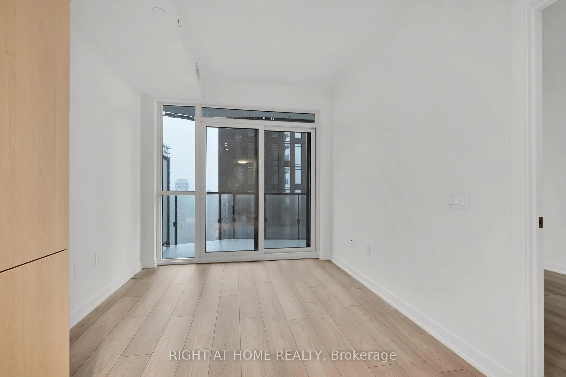 Photo 5 of Unit 3004S, 110 Broadway Avenue, Toronto, Mount Pleasant West — HOMEH