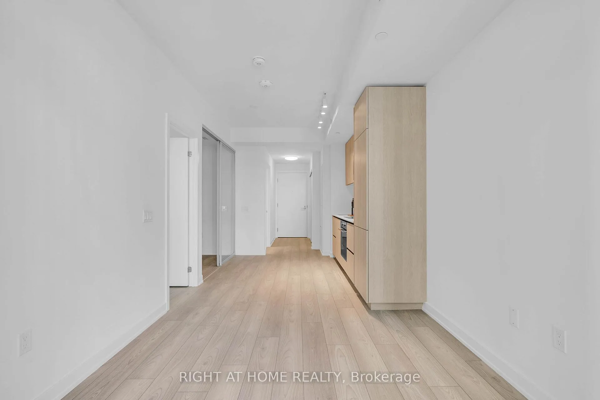 Photo 9 of Unit 3004S, 110 Broadway Avenue, Toronto, Mount Pleasant West — HOMEH