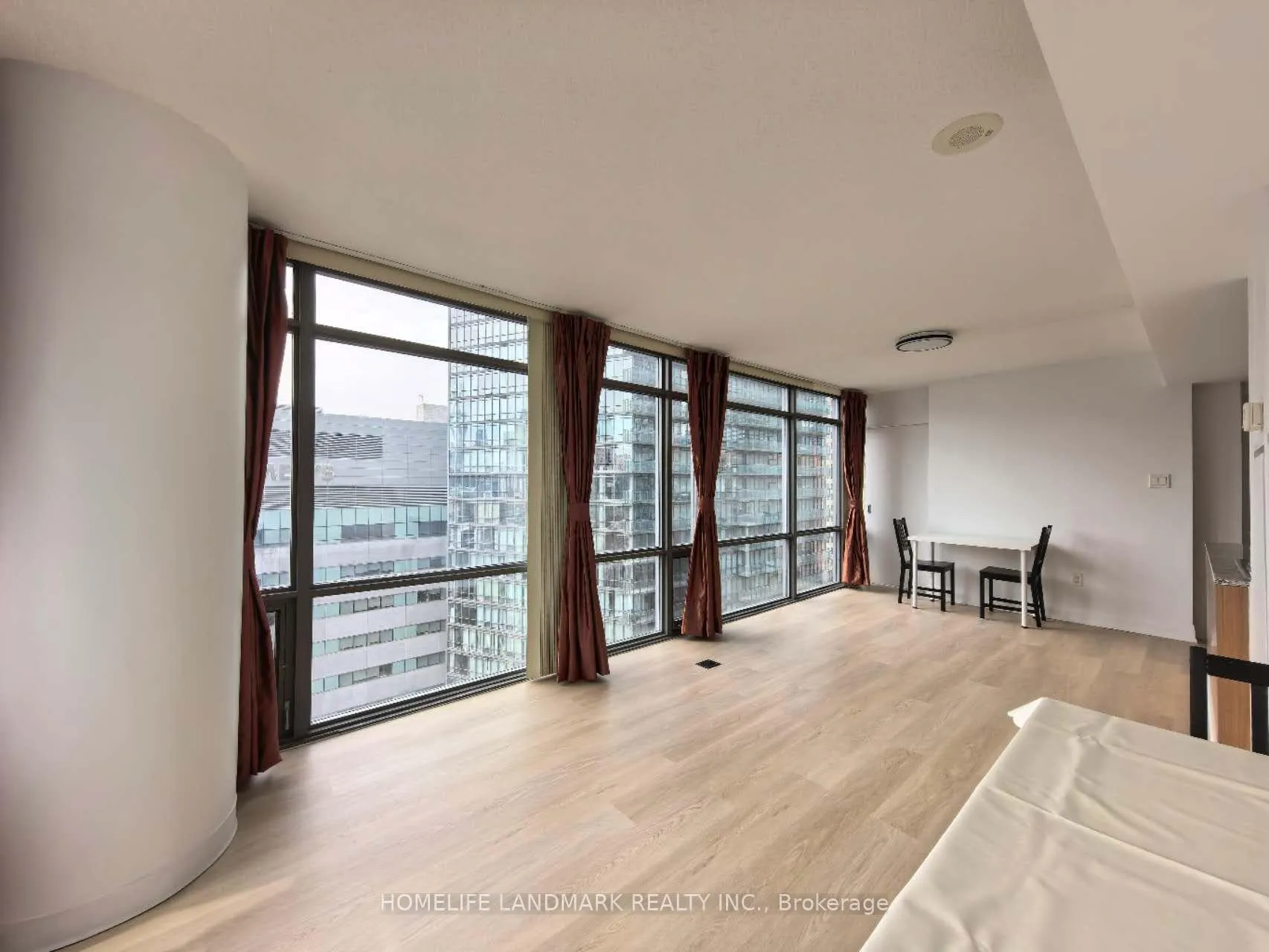 Photo 8 of Unit 1403, 38 Grenville Street, Toronto, Bay Street Corridor — HOMEH