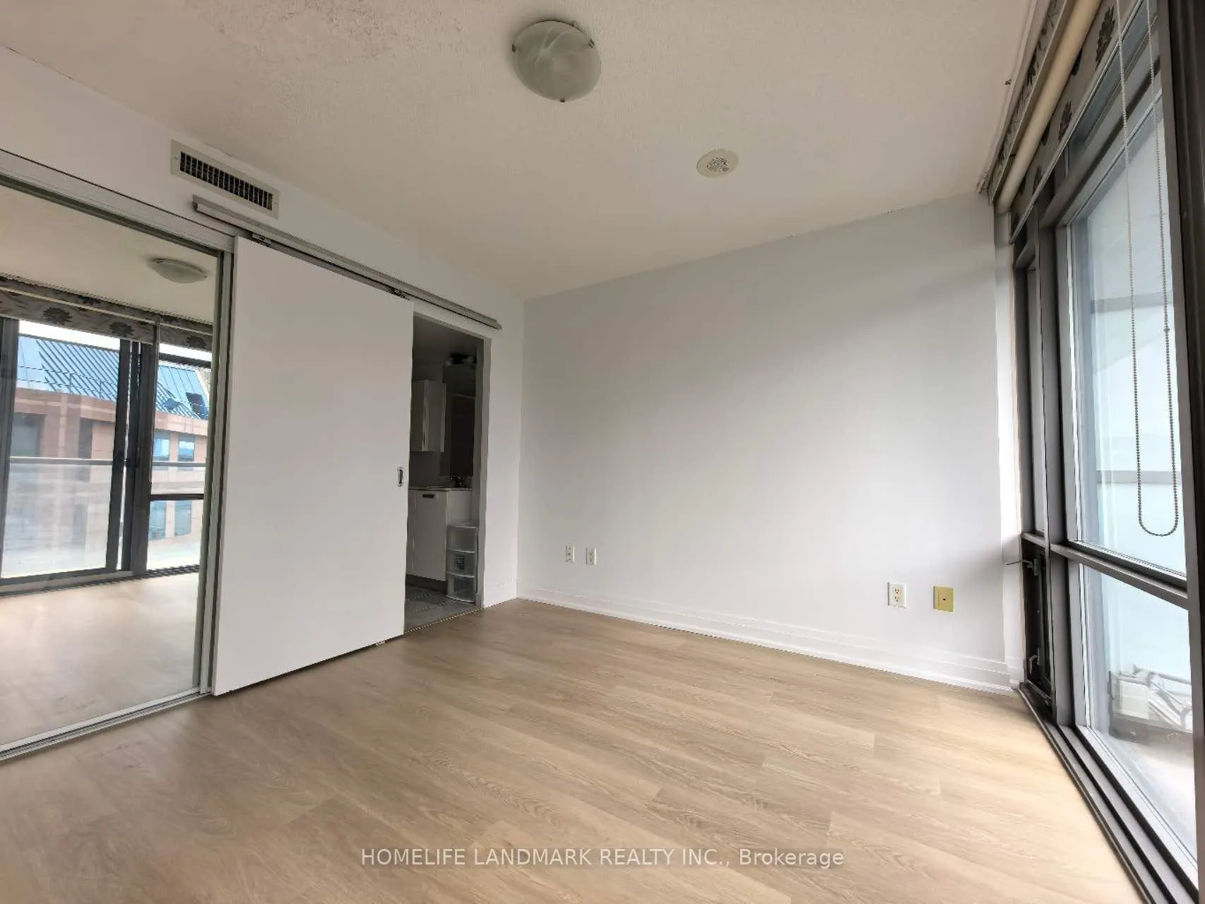 Photo 9 of Unit 1403, 38 Grenville Street, Toronto, Bay Street Corridor — HOMEH