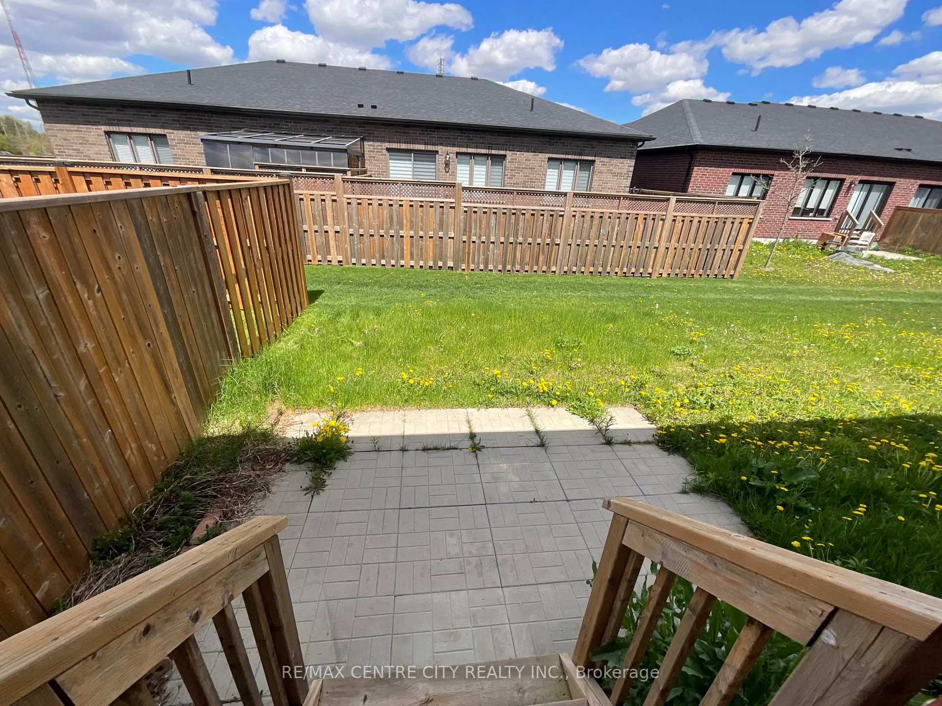 Photo 2 of 39 Waterthrush Lane, Norfolk, Simcoe — HOMEH