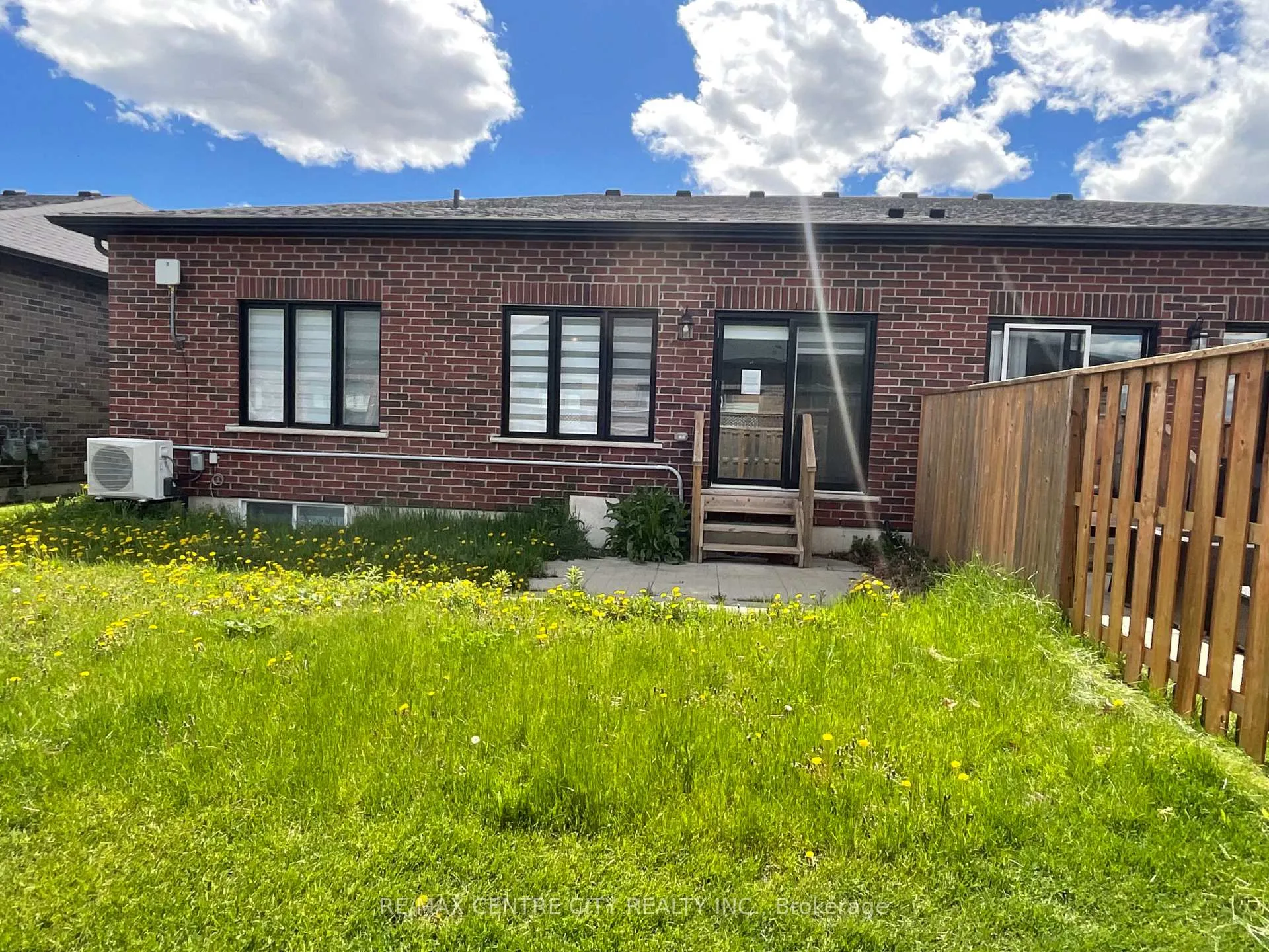 Photo 1 of 39 Waterthrush Lane, Norfolk, Simcoe — HOMEH