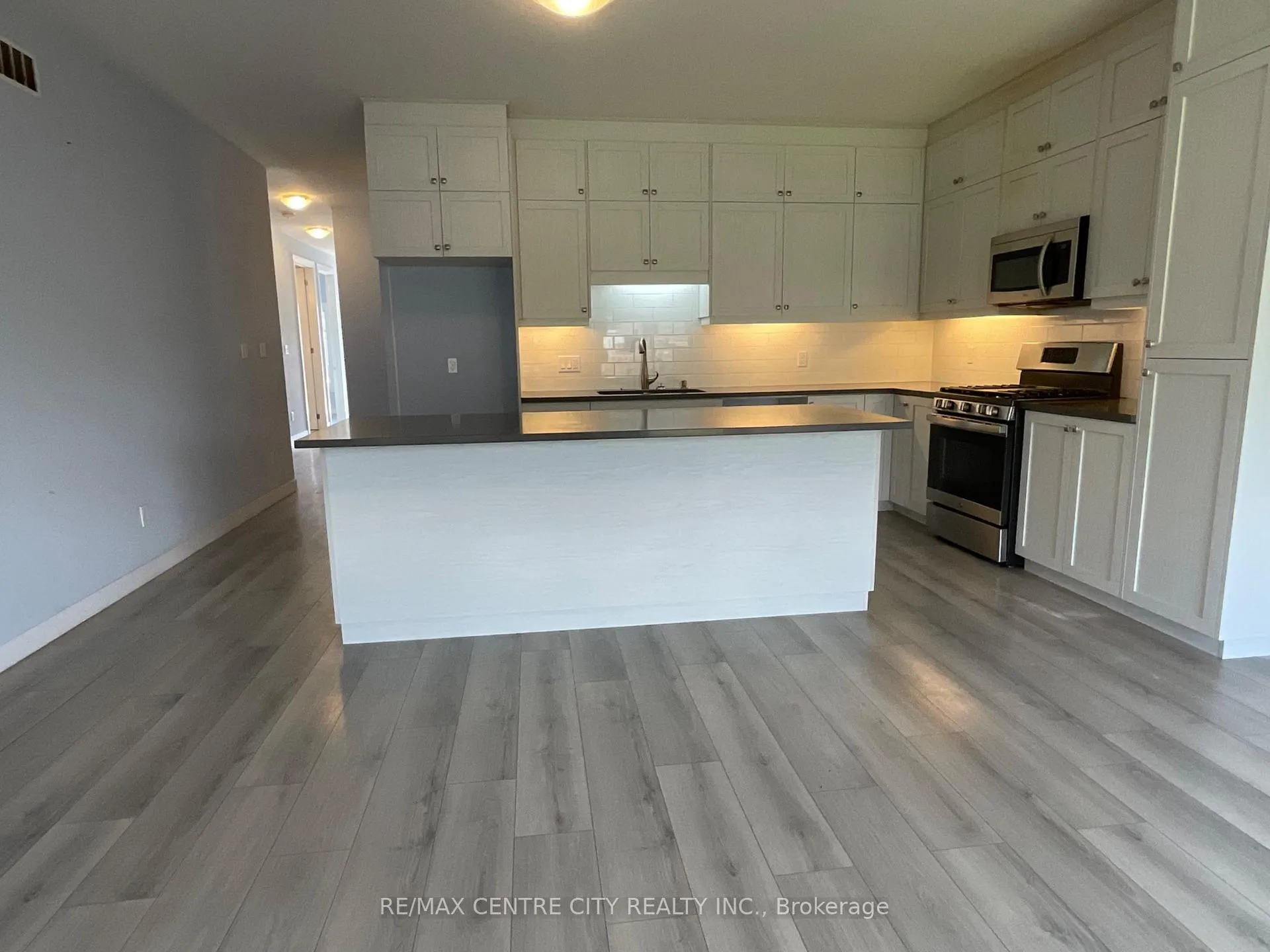 Photo 12 of 39 Waterthrush Lane, Norfolk, Simcoe — HOMEH