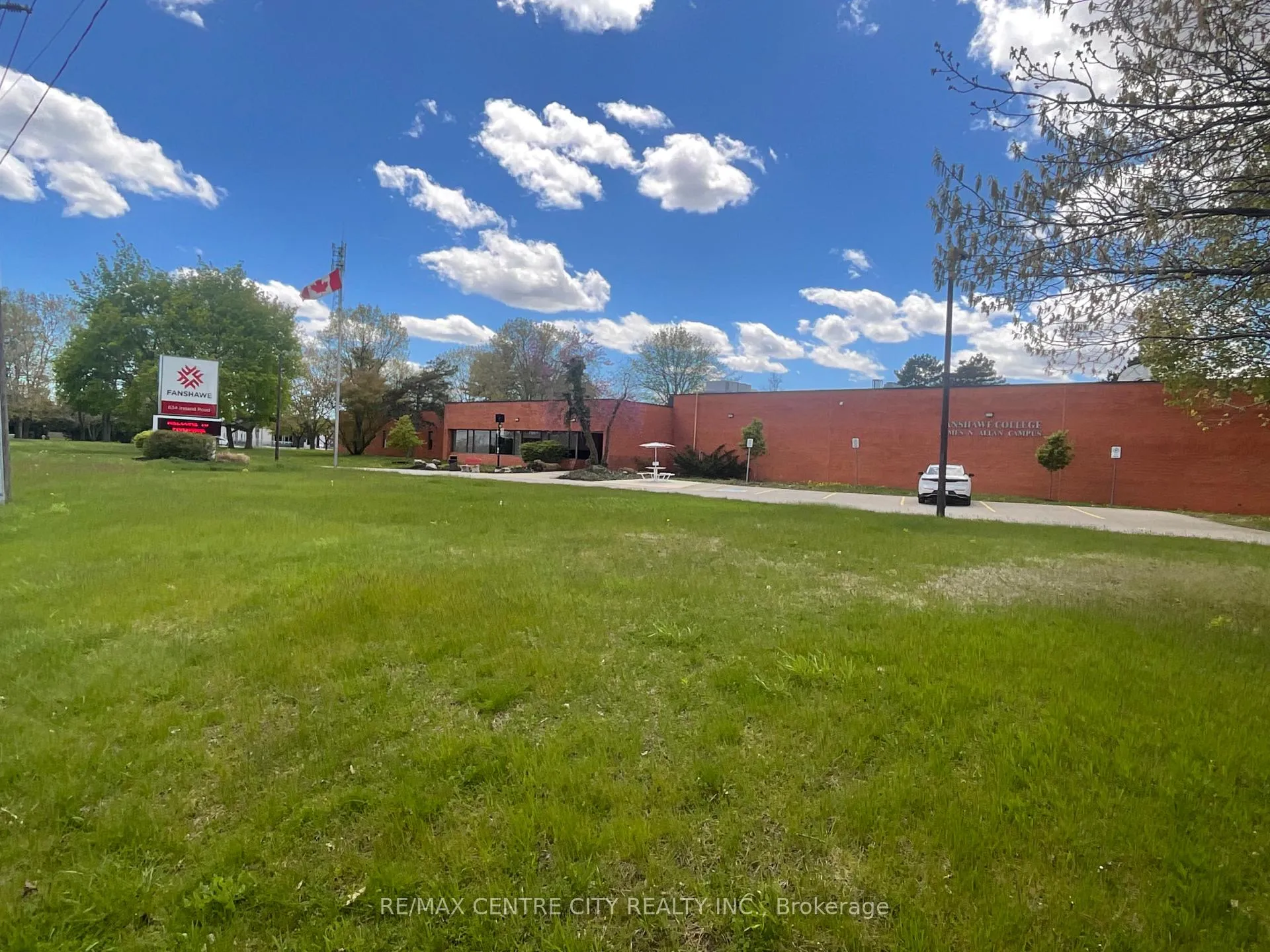 Photo 24 of 39 Waterthrush Lane, Norfolk, Simcoe — HOMEH