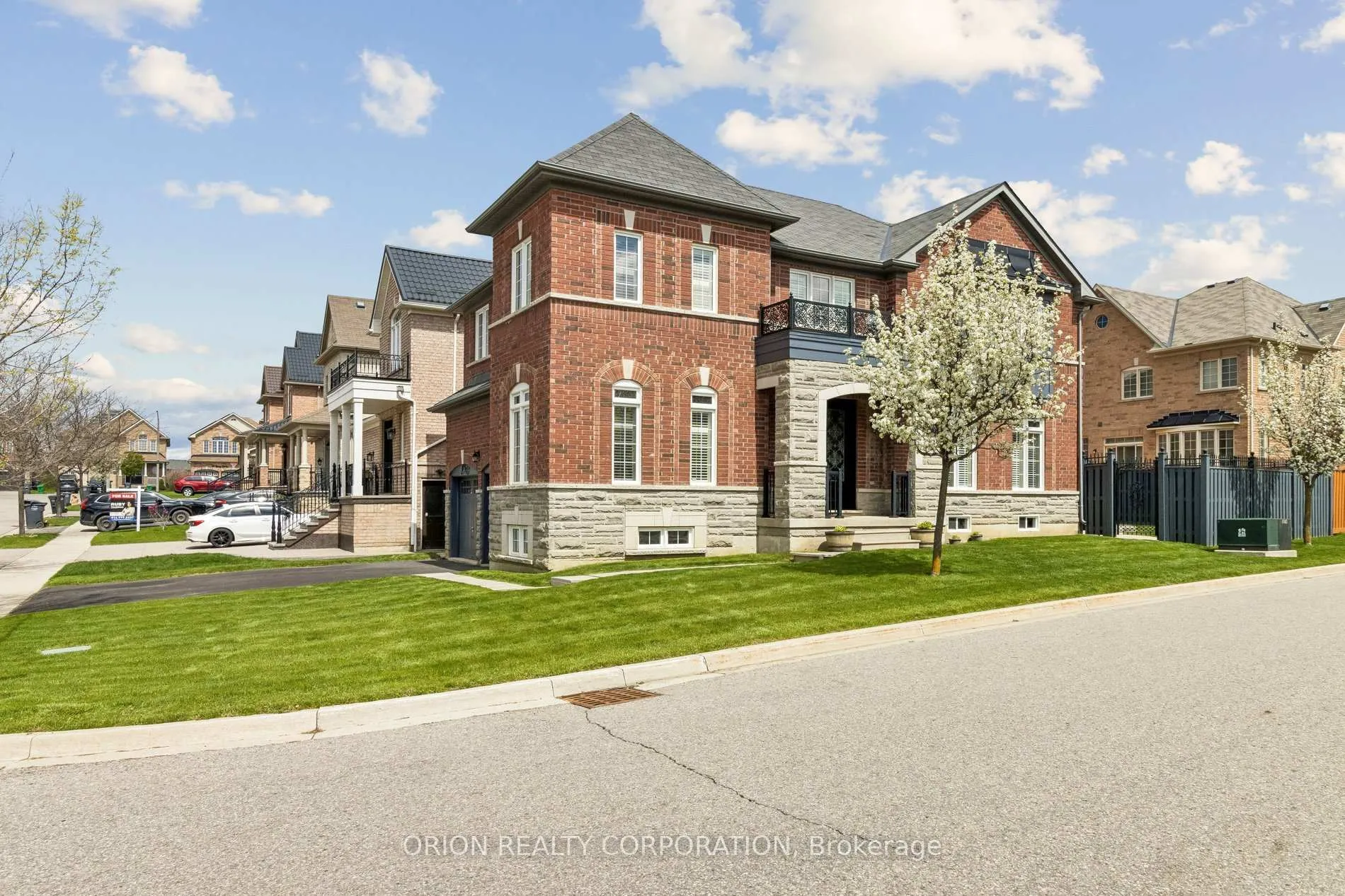 Photo 3 of 8 Seastar Road, Brampton, Bram West — HOMEH