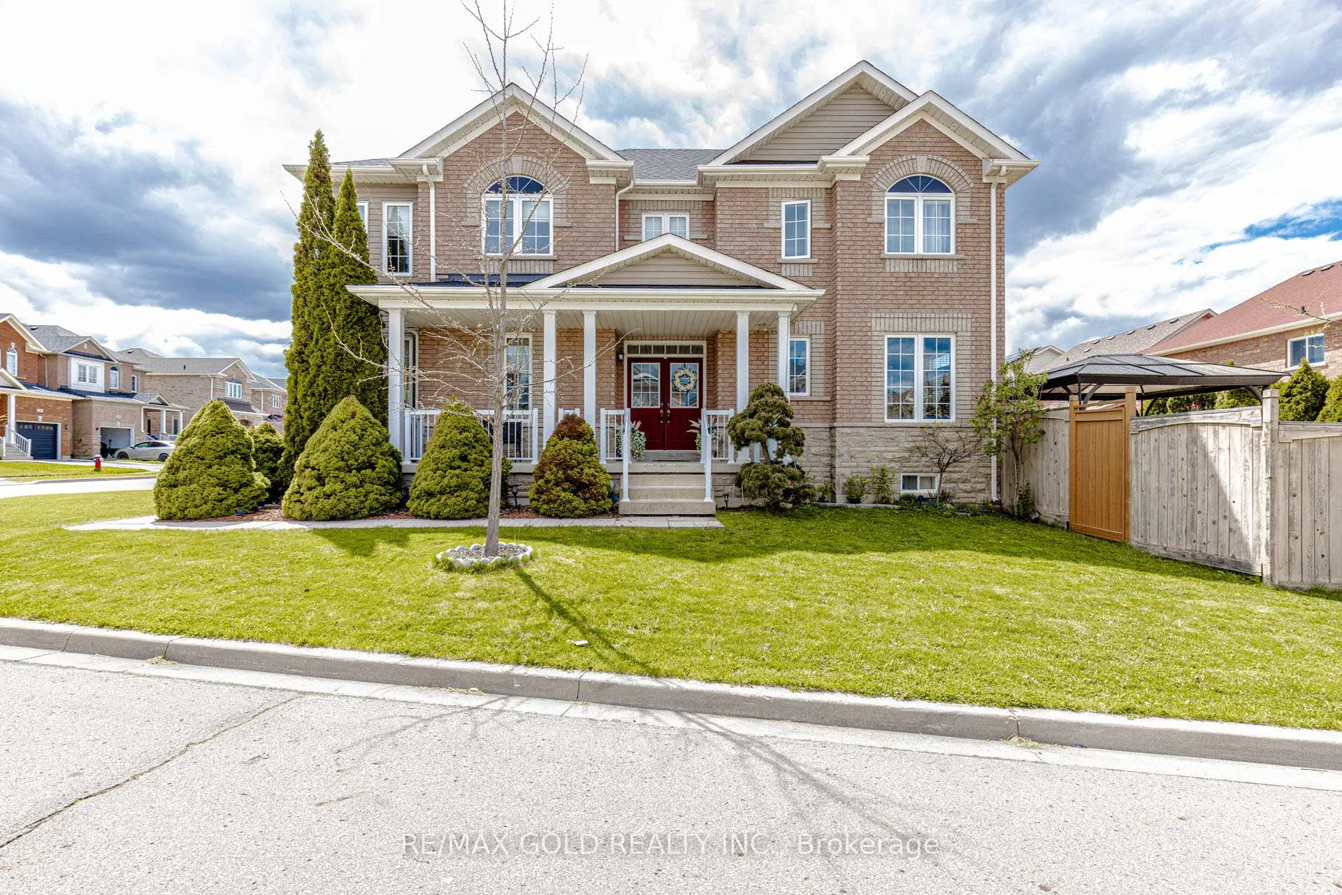Photo 2 of 45 Fishing Crescent, Brampton, Madoc — HOMEH
