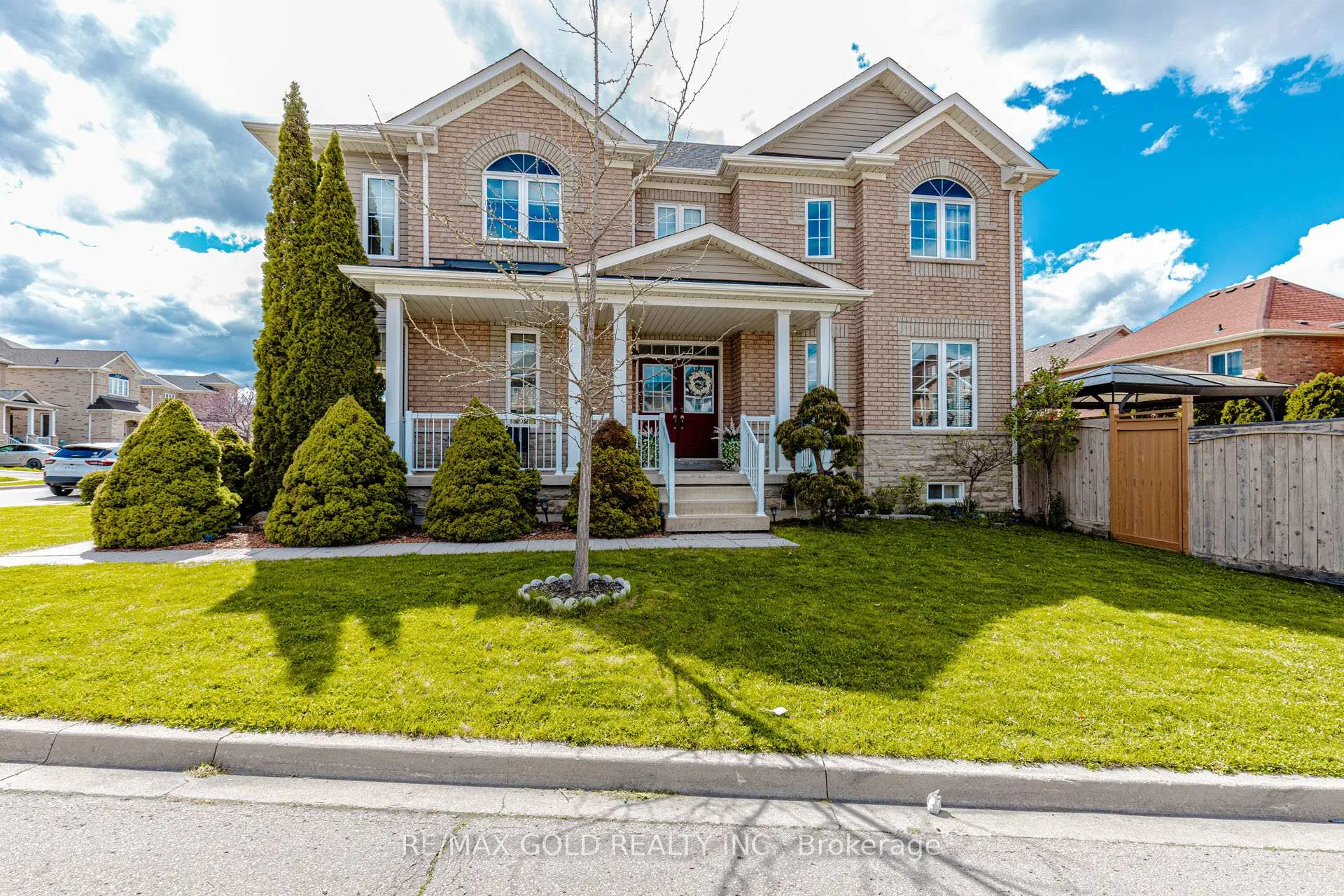 Photo 4 of 45 Fishing Crescent, Brampton, Madoc — HOMEH