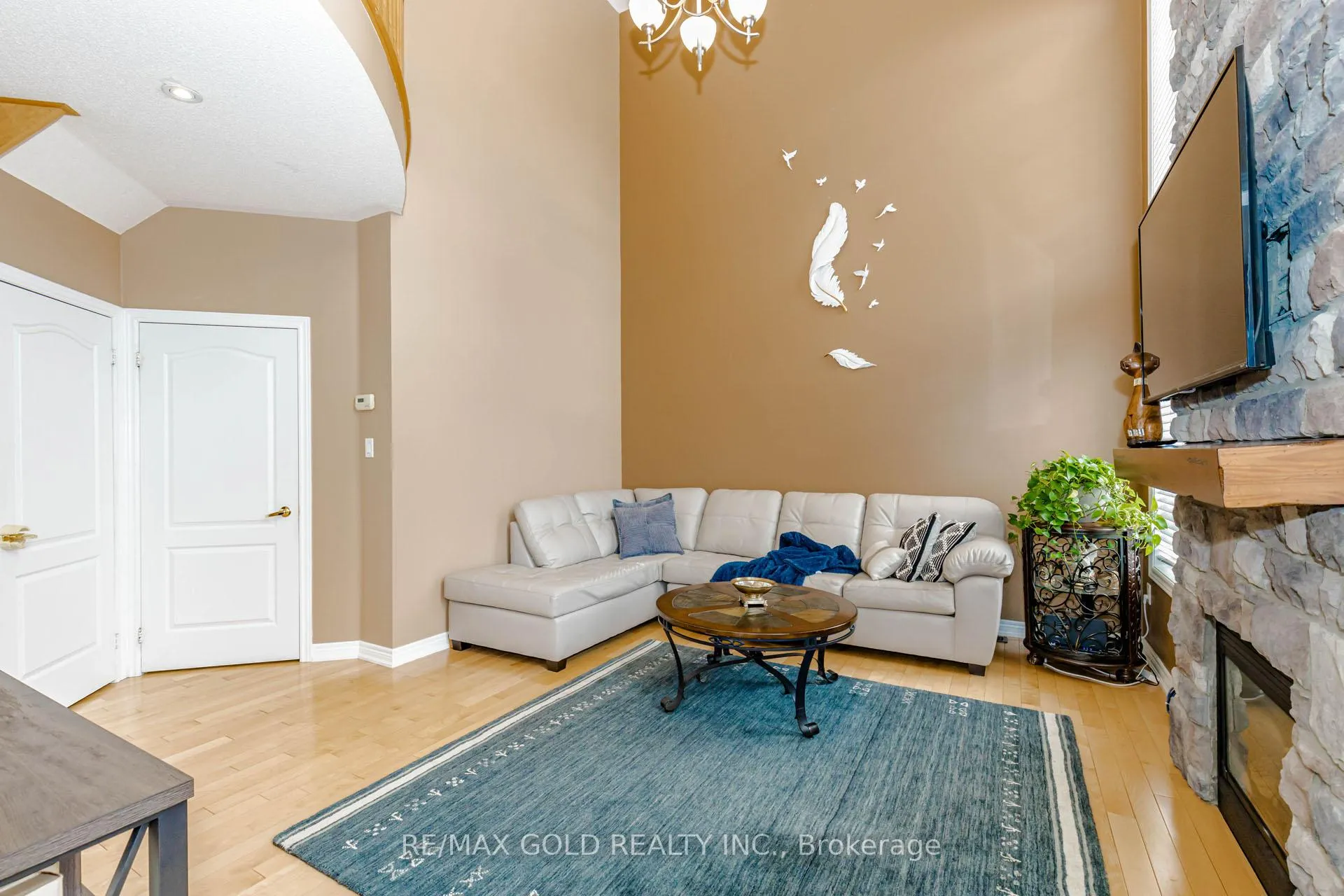 Photo 8 of 45 Fishing Crescent, Brampton, Madoc — HOMEH