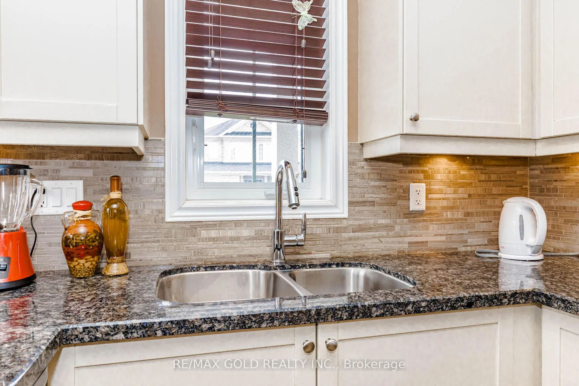 Photo 12 of 45 Fishing Crescent, Brampton, Madoc — HOMEH