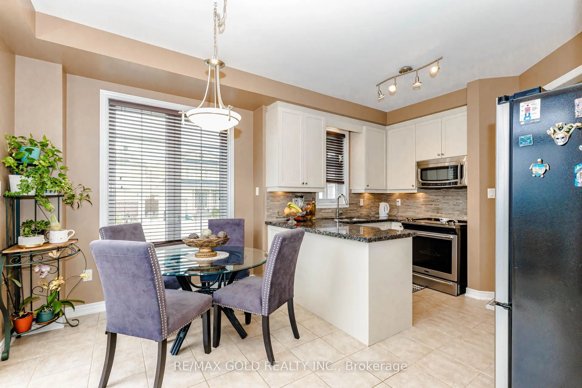 Photo 15 of 45 Fishing Crescent, Brampton, Madoc — HOMEH