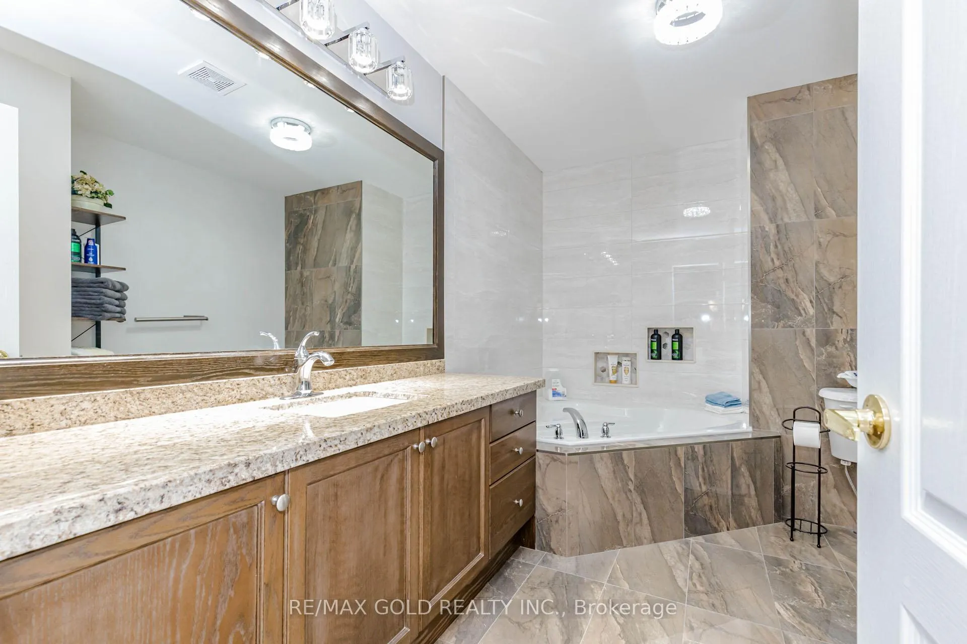 Photo 24 of 45 Fishing Crescent, Brampton, Madoc — HOMEH
