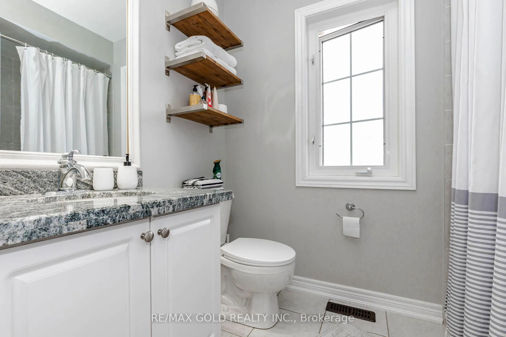 Photo 29 of 45 Fishing Crescent, Brampton, Madoc — HOMEH