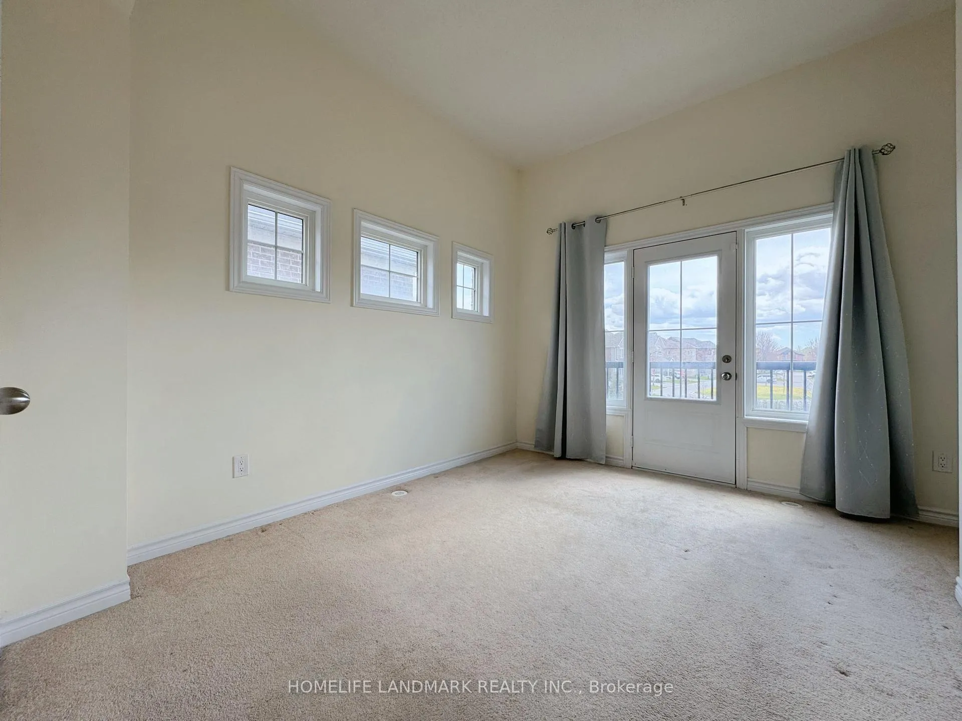 Photo 24 of 29 Sharbot Lane, Markham, Greensborough — HOMEH