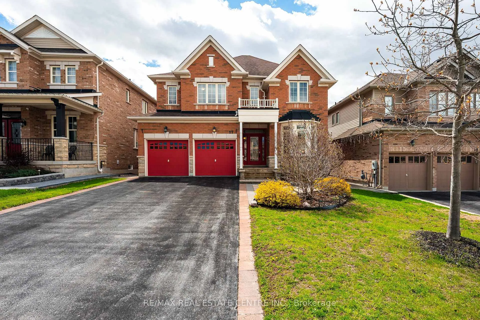 Photo 2 of 17 Mason Drive, New Tecumseth, Rural New Tecumseth — HOMEH