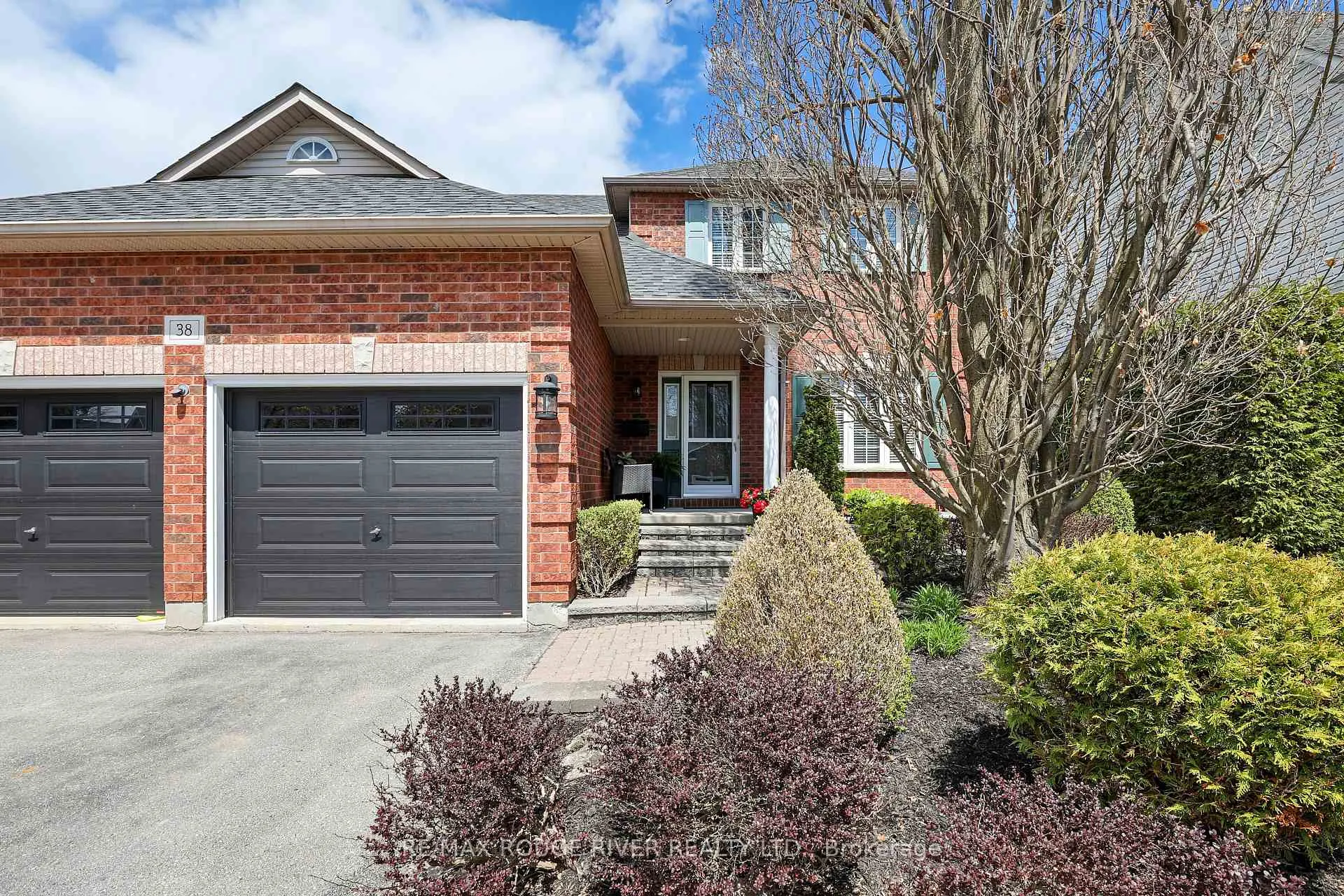 Photo 2 of 38 Worthington Drive, Clarington, Courtice — HOMEH