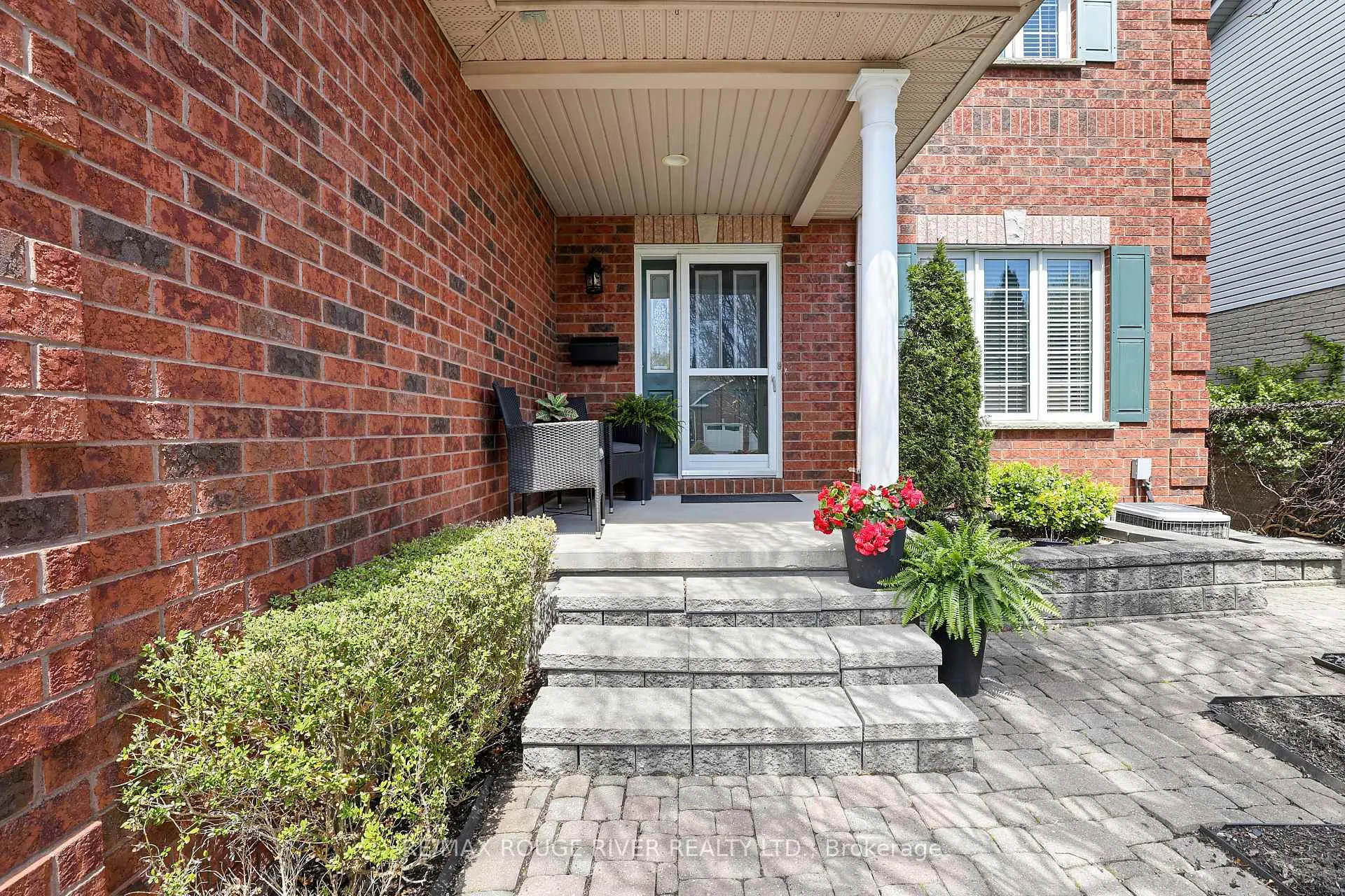 Photo 3 of 38 Worthington Drive, Clarington, Courtice — HOMEH
