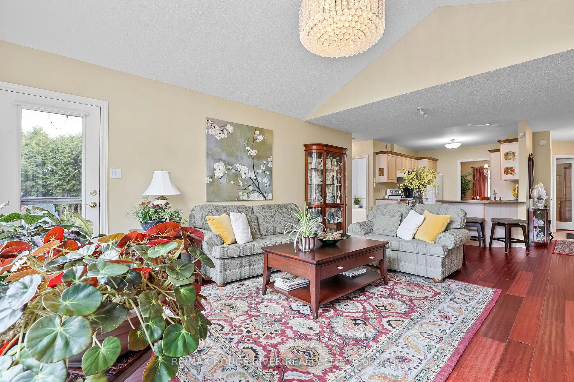 Photo 6 of 38 Worthington Drive, Clarington, Courtice — HOMEH