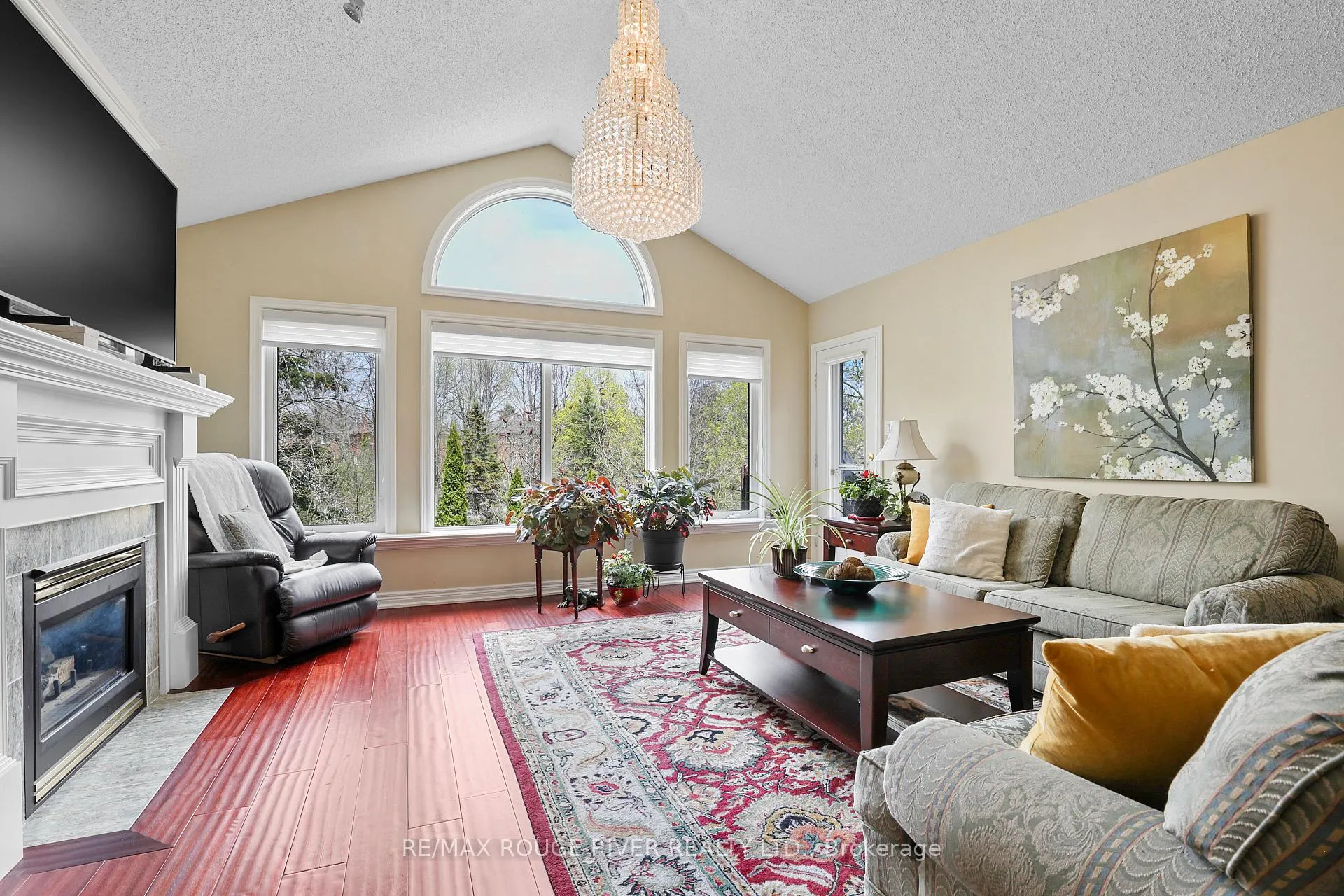 Photo 7 of 38 Worthington Drive, Clarington, Courtice — HOMEH
