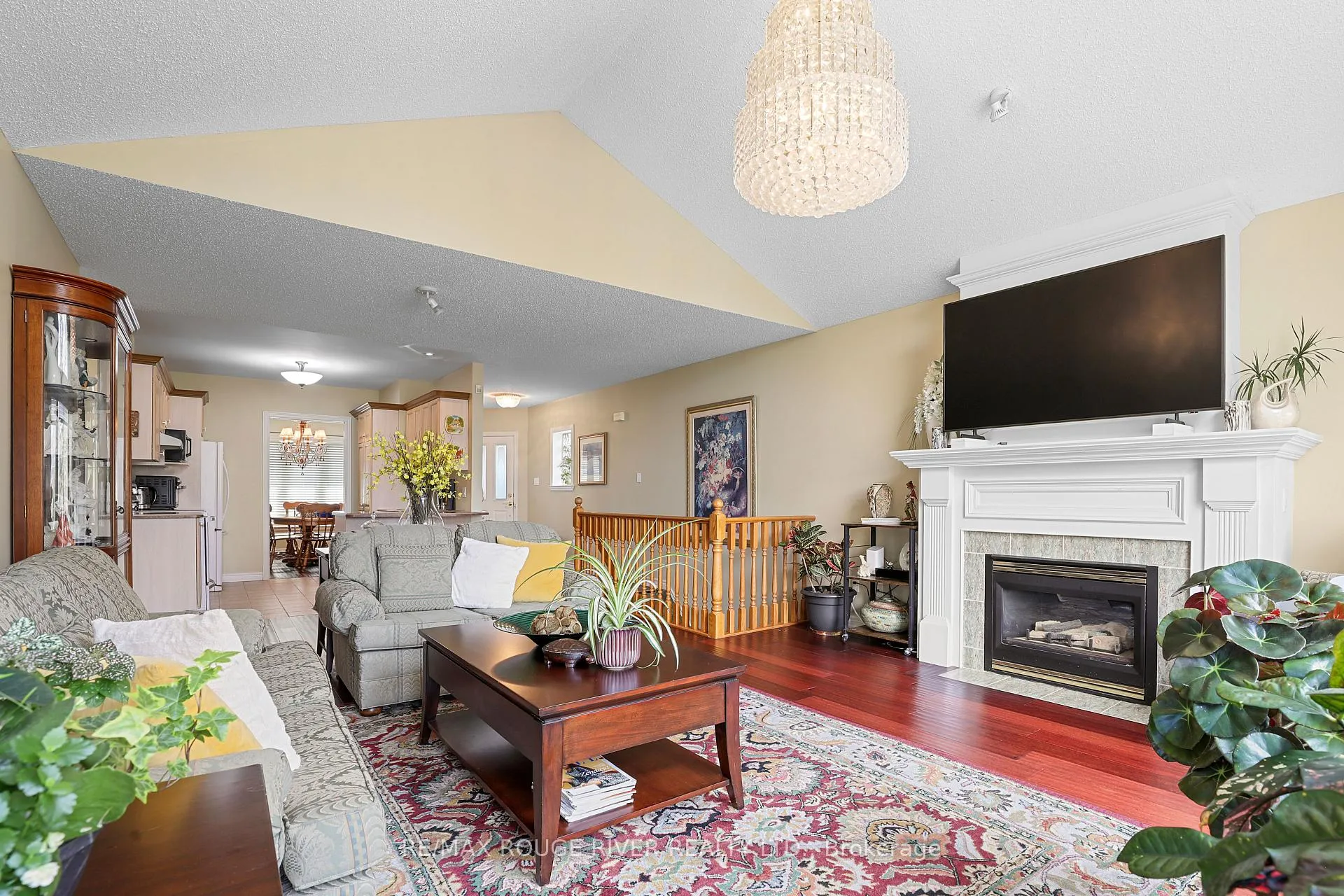 Photo 8 of 38 Worthington Drive, Clarington, Courtice — HOMEH