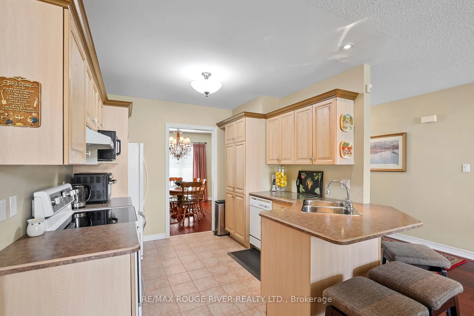 Photo 9 of 38 Worthington Drive, Clarington, Courtice — HOMEH