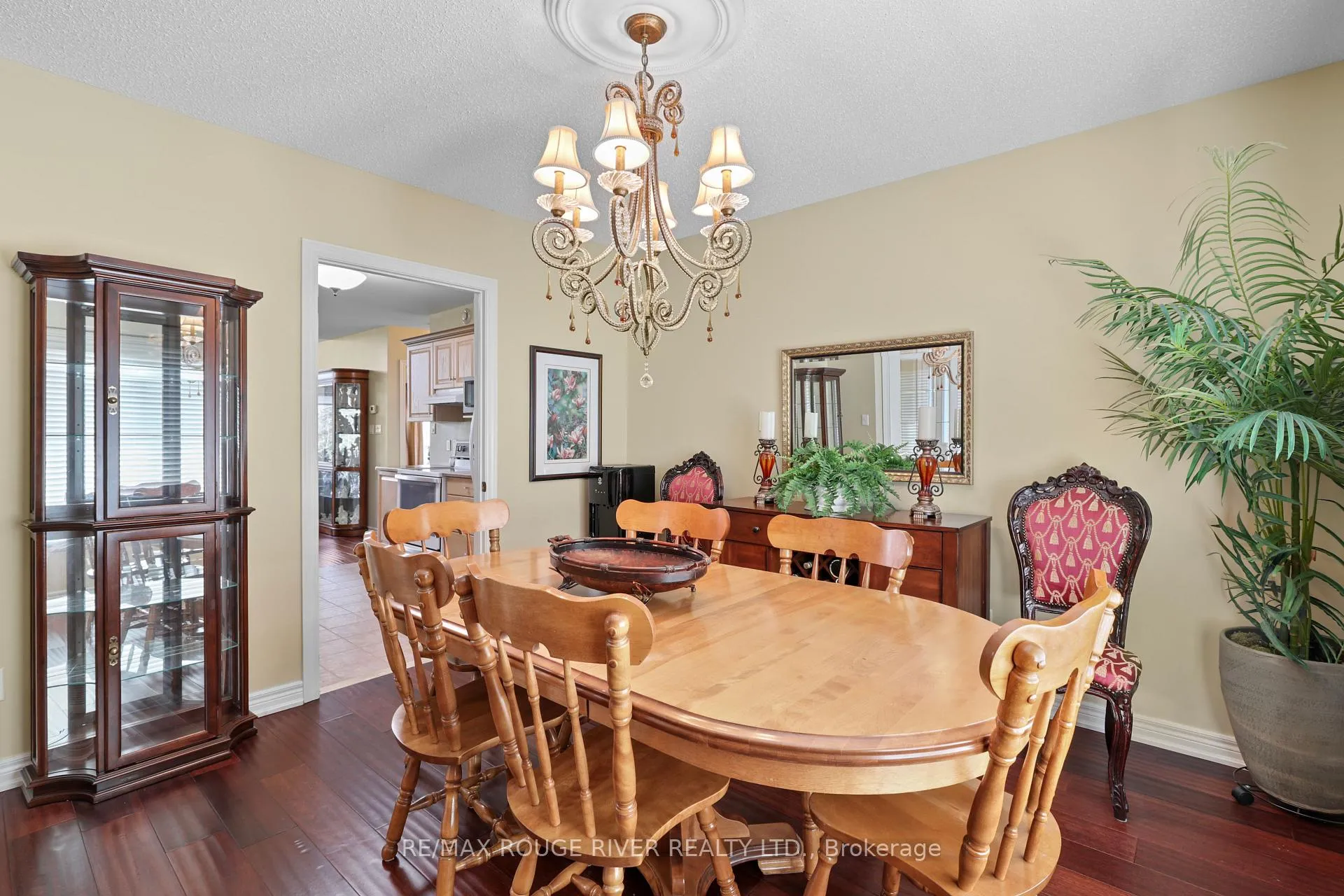 Photo 12 of 38 Worthington Drive, Clarington, Courtice — HOMEH