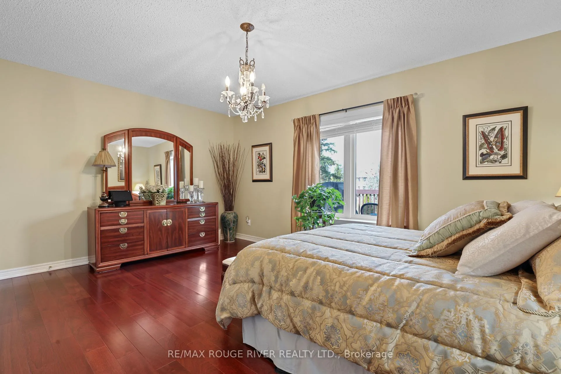 Photo 14 of 38 Worthington Drive, Clarington, Courtice — HOMEH