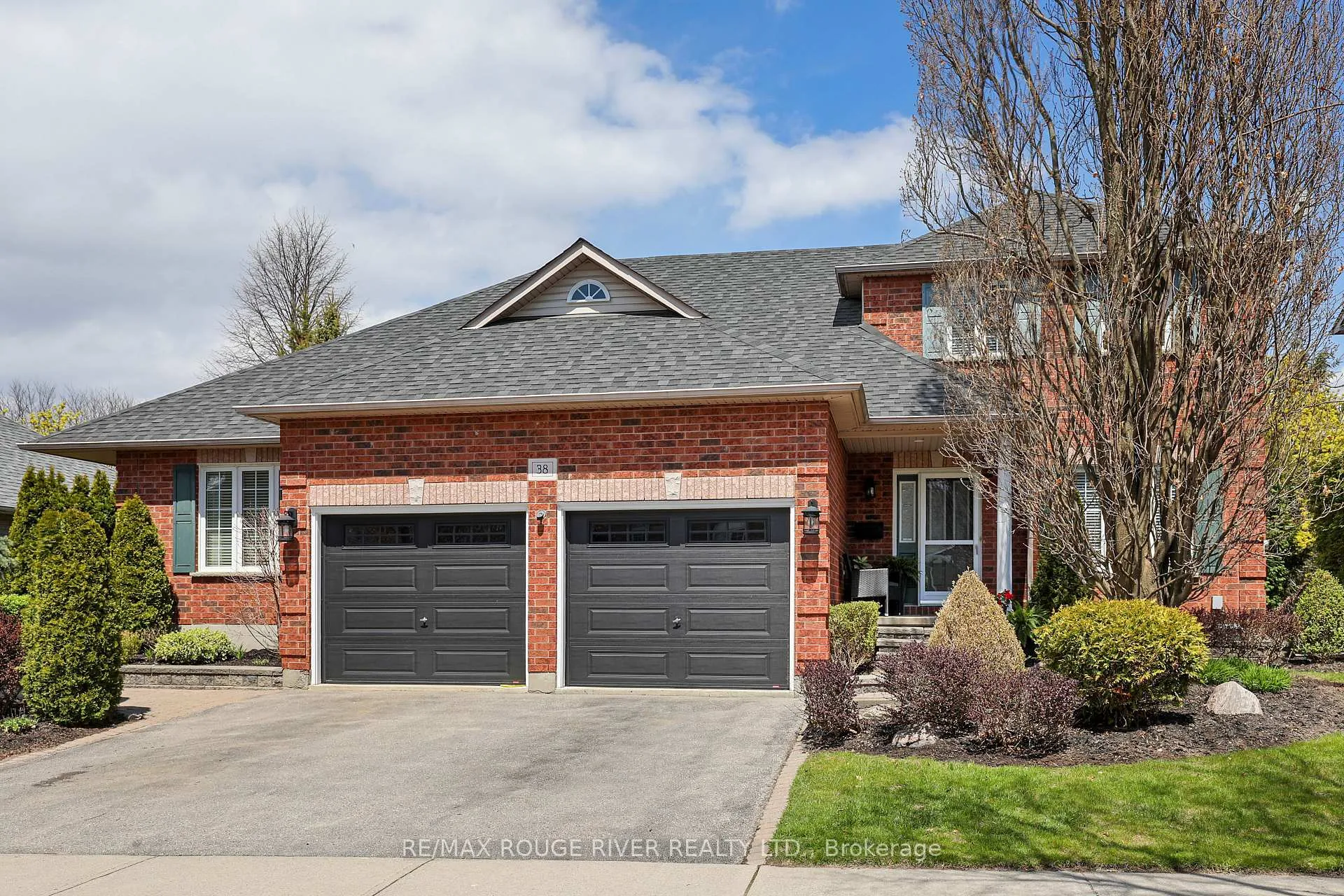 Photo 19 of 38 Worthington Drive, Clarington, Courtice — HOMEH