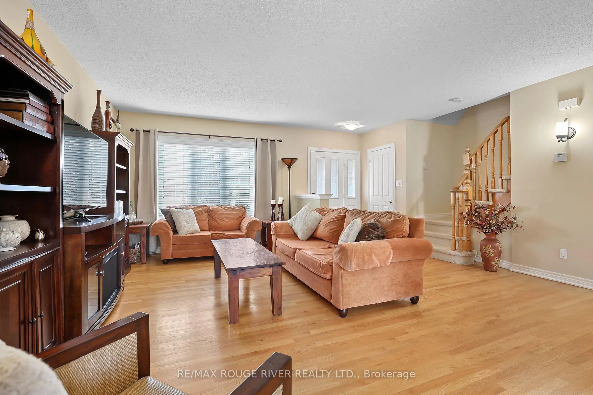 Photo 26 of 38 Worthington Drive, Clarington, Courtice — HOMEH