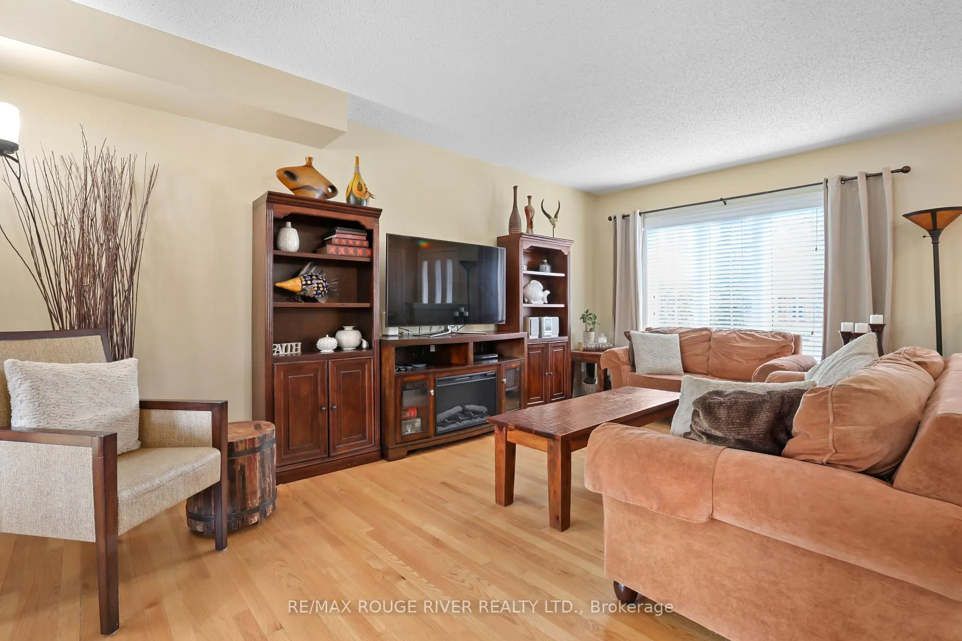 Photo 27 of 38 Worthington Drive, Clarington, Courtice — HOMEH