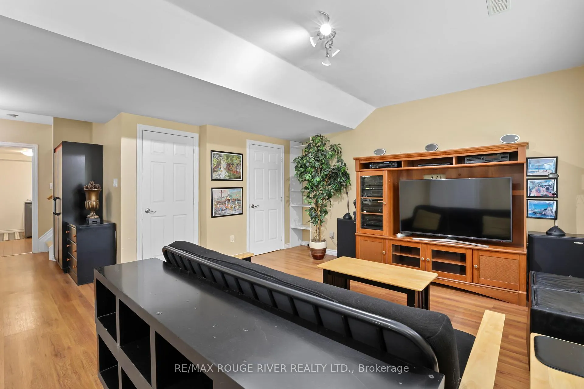 Photo 35 of 38 Worthington Drive, Clarington, Courtice — HOMEH