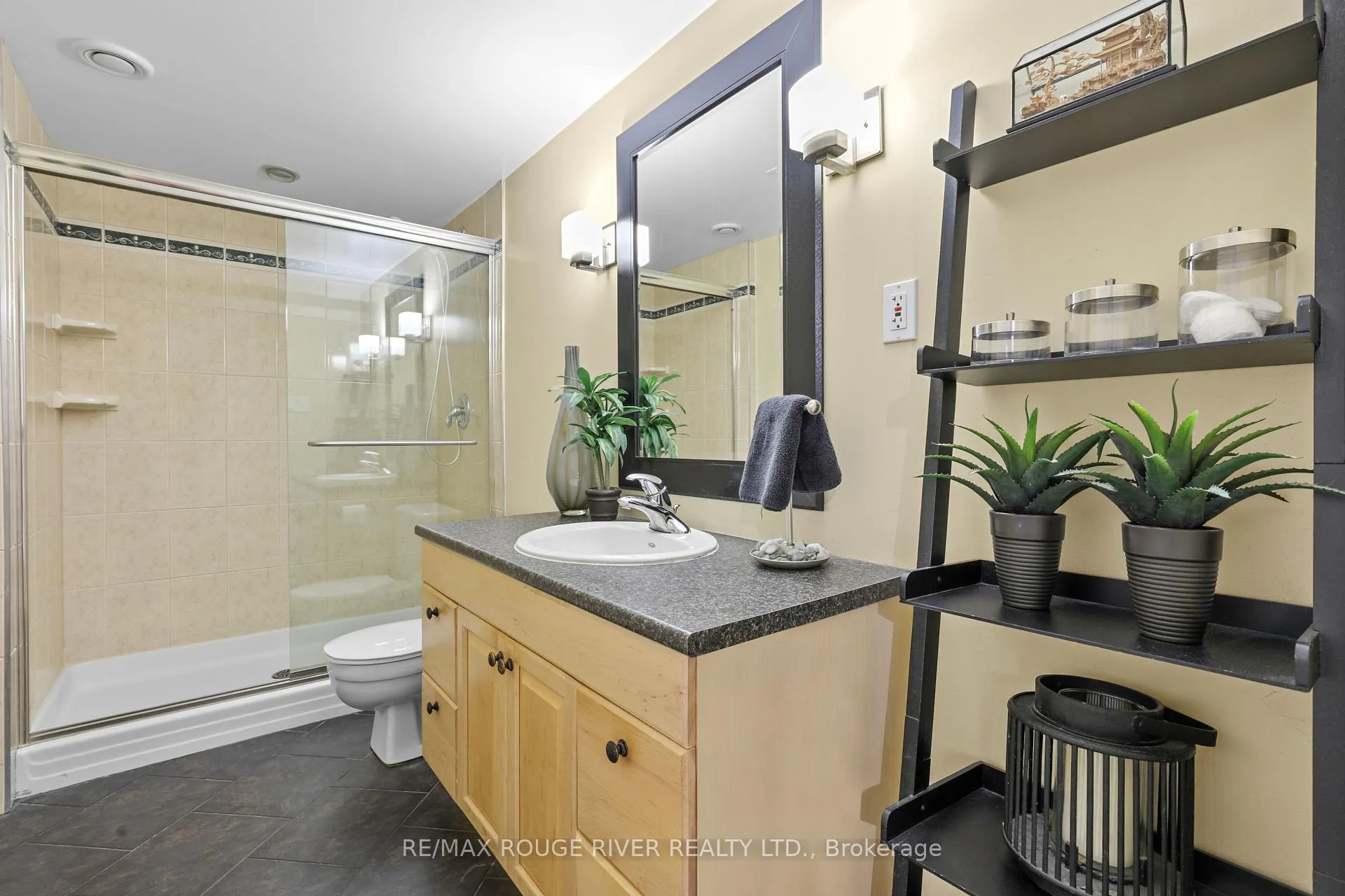 Photo 38 of 38 Worthington Drive, Clarington, Courtice — HOMEH