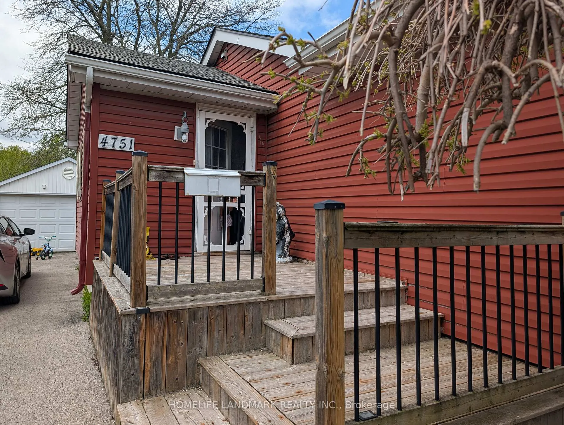Photo 2 of 4751 Baldwin Avenue, Niagara Falls, Ascot — HOMEH
