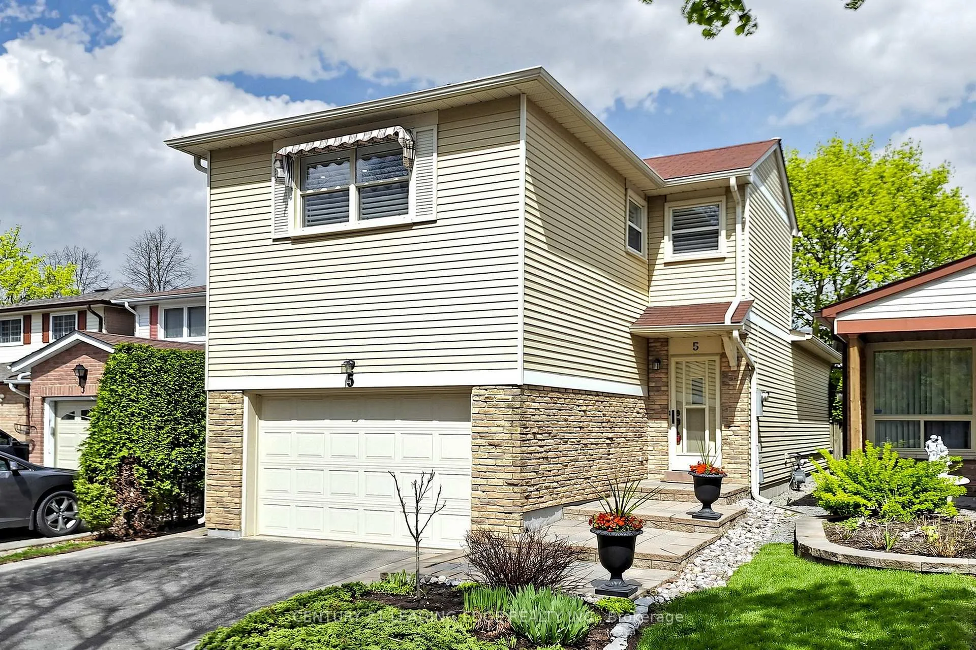 Photo 1 of 5 Madsen Crescent, Markham, Markville — HOMEH
