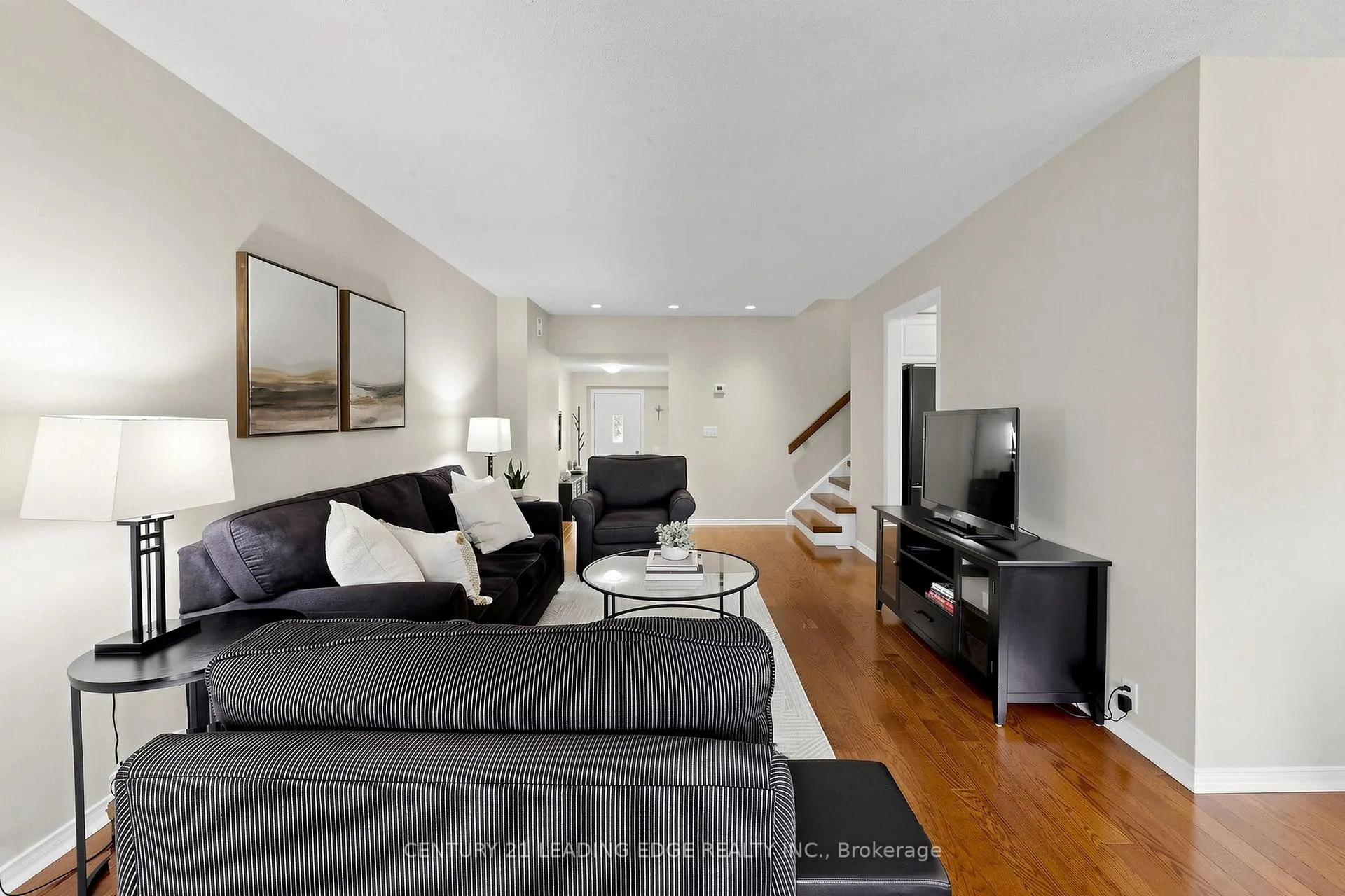 Photo 3 of 5 Madsen Crescent, Markham, Markville — HOMEH