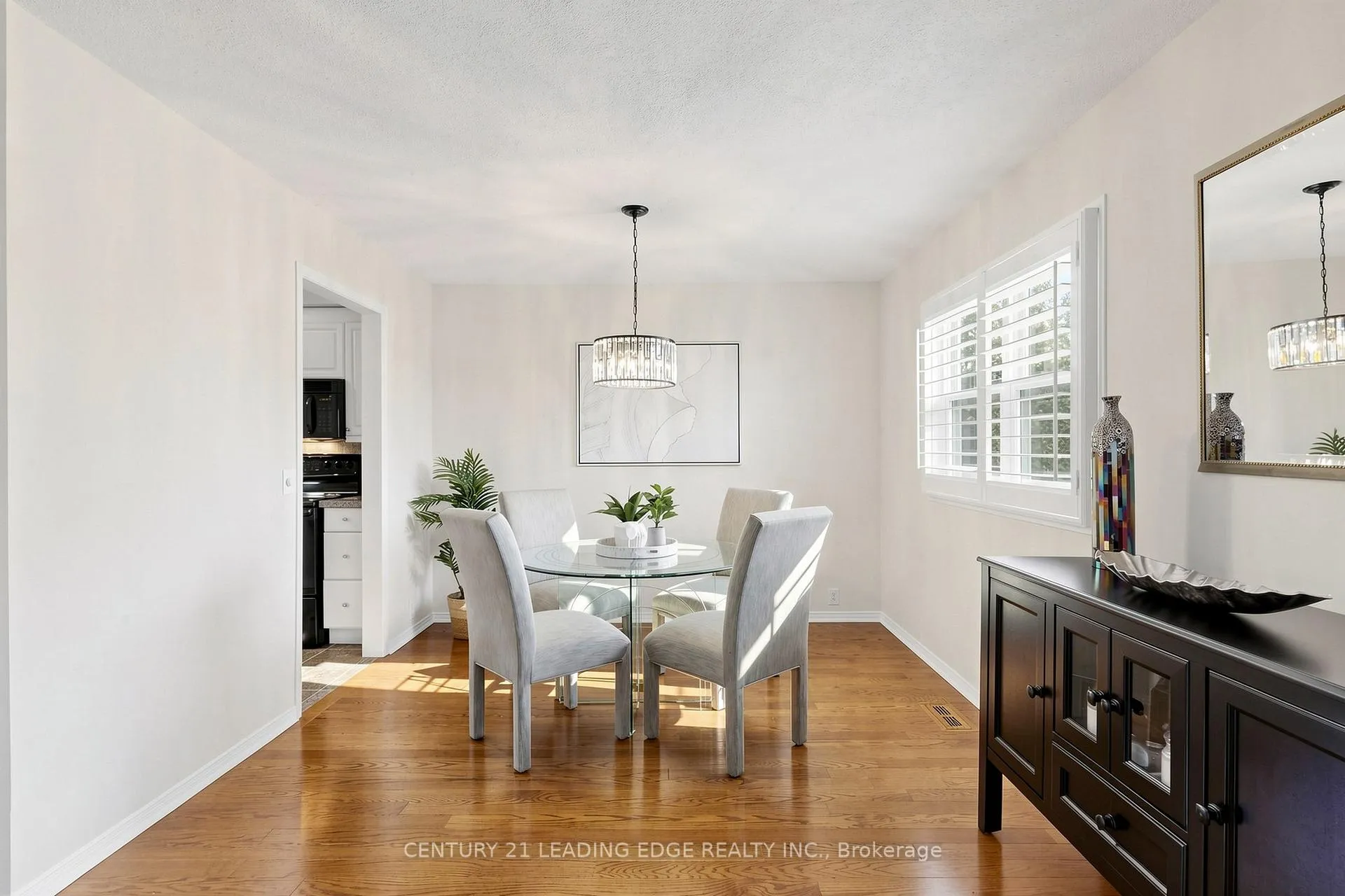 Photo 9 of 5 Madsen Crescent, Markham, Markville — HOMEH