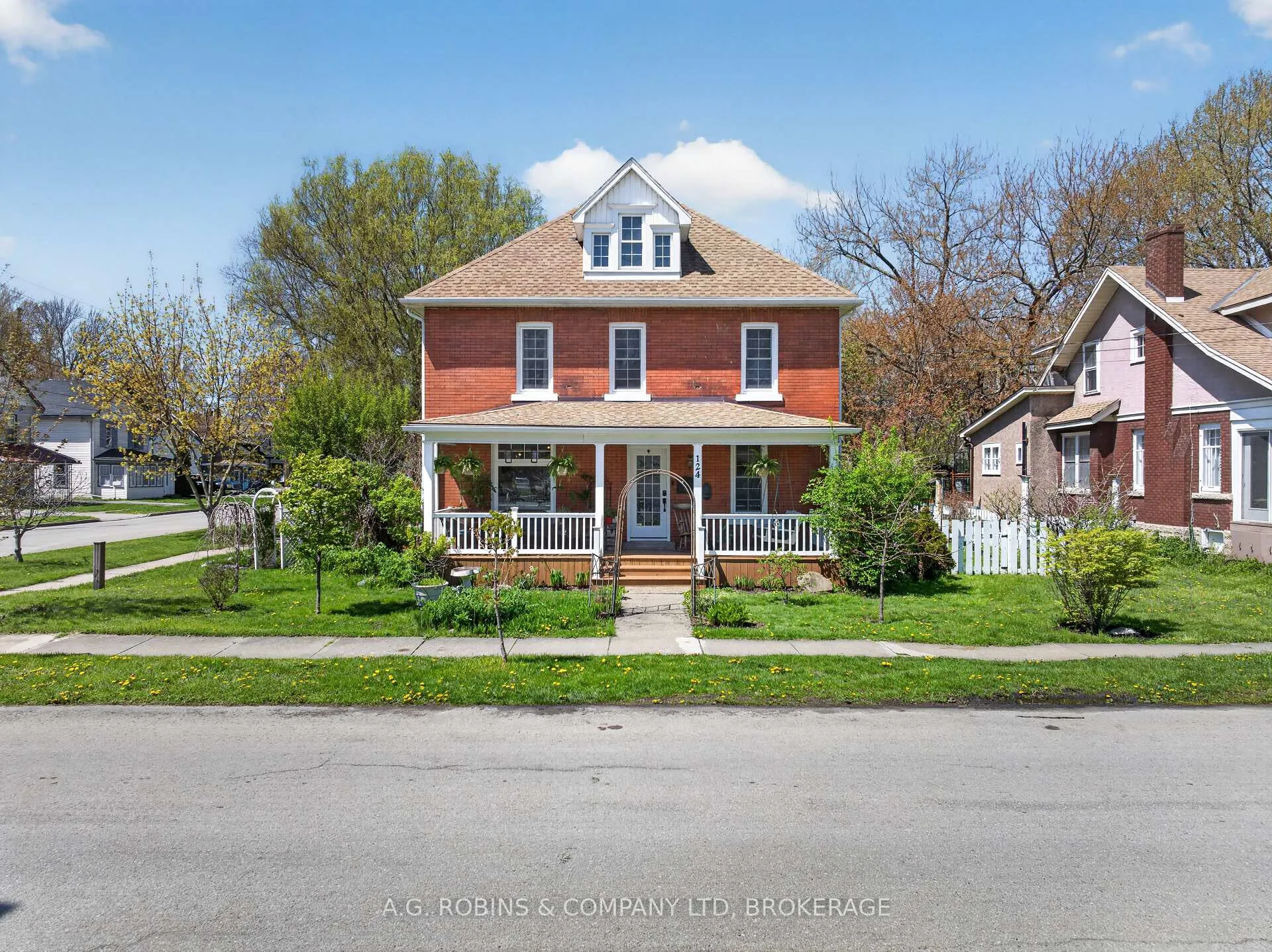 Photo 1 of 124 Catharine Street, Port Colborne, Sugarloaf — HOMEH