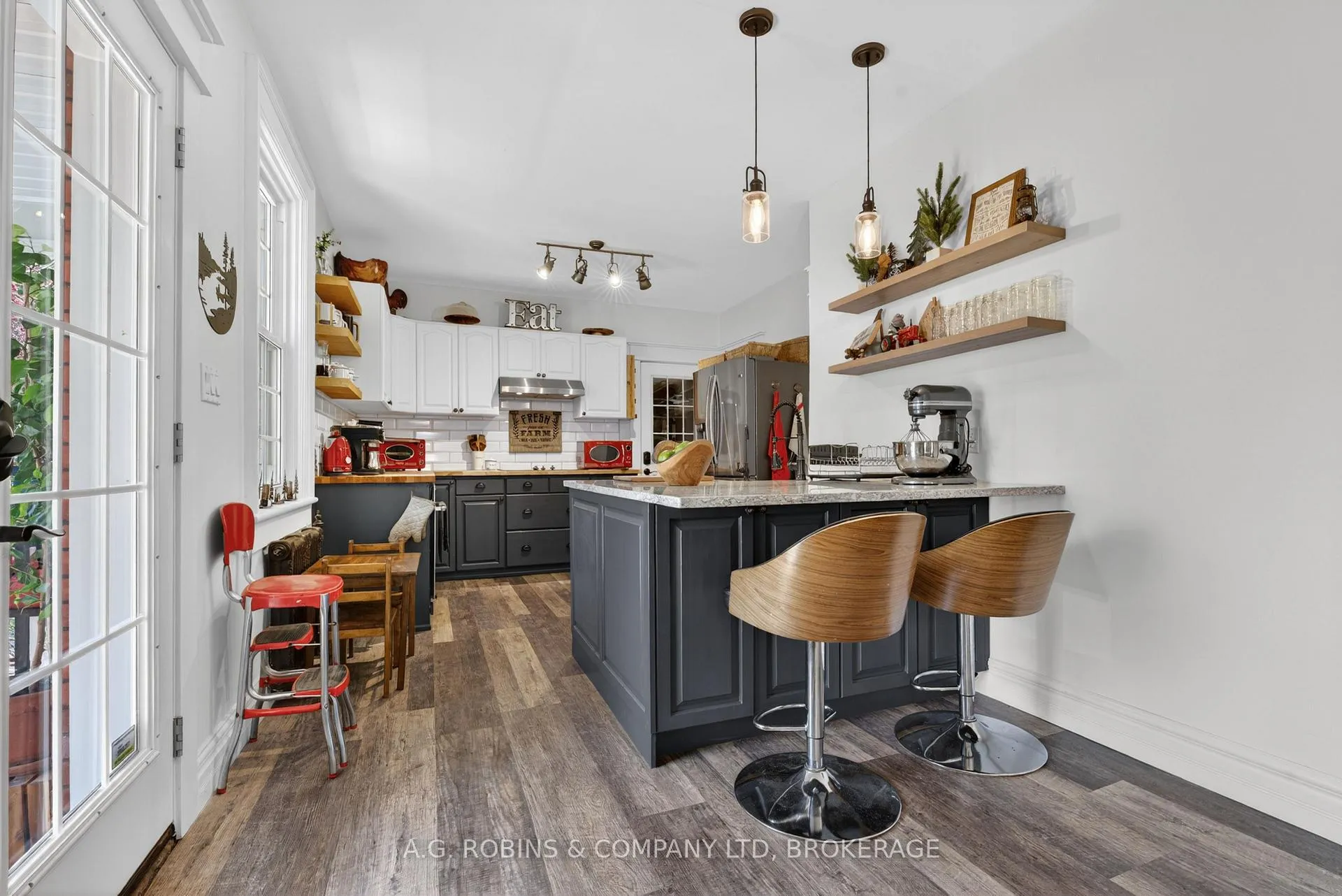 Photo 10 of 124 Catharine Street, Port Colborne, Sugarloaf — HOMEH