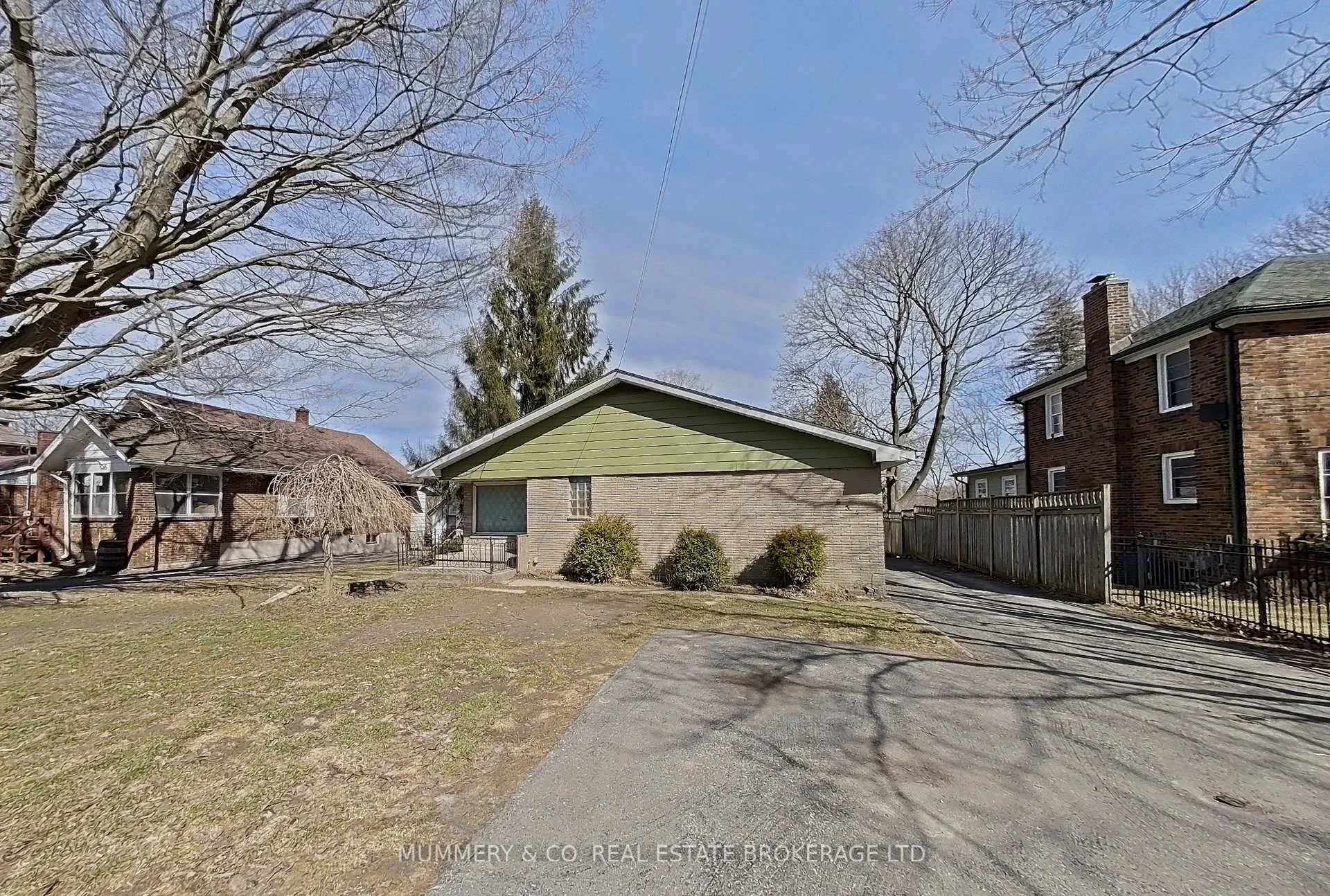 Front of 634 St Andrew Street