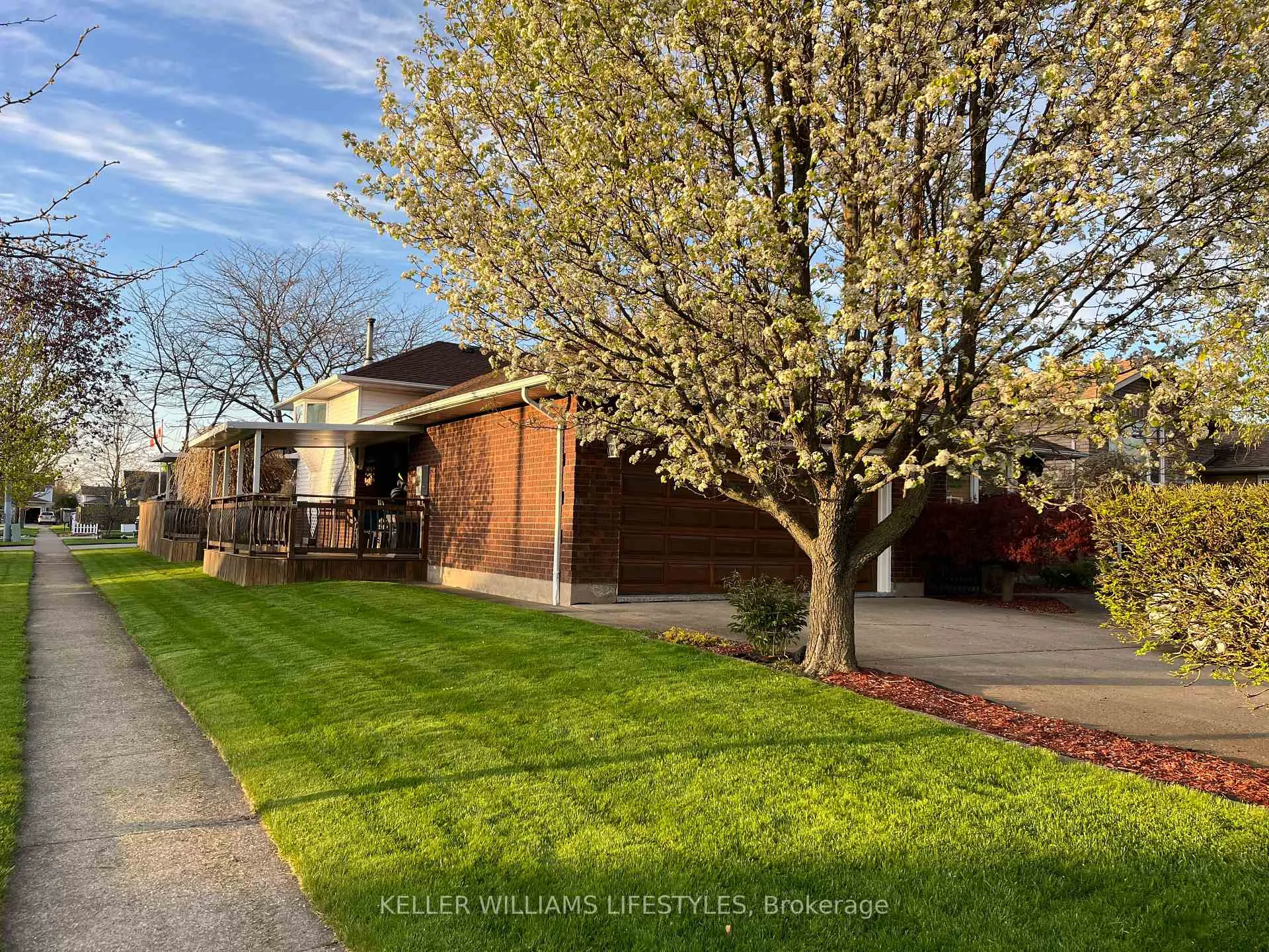 Photo 3 of 121 Cedarvale Crescent, Welland, N. Welland — HOMEH