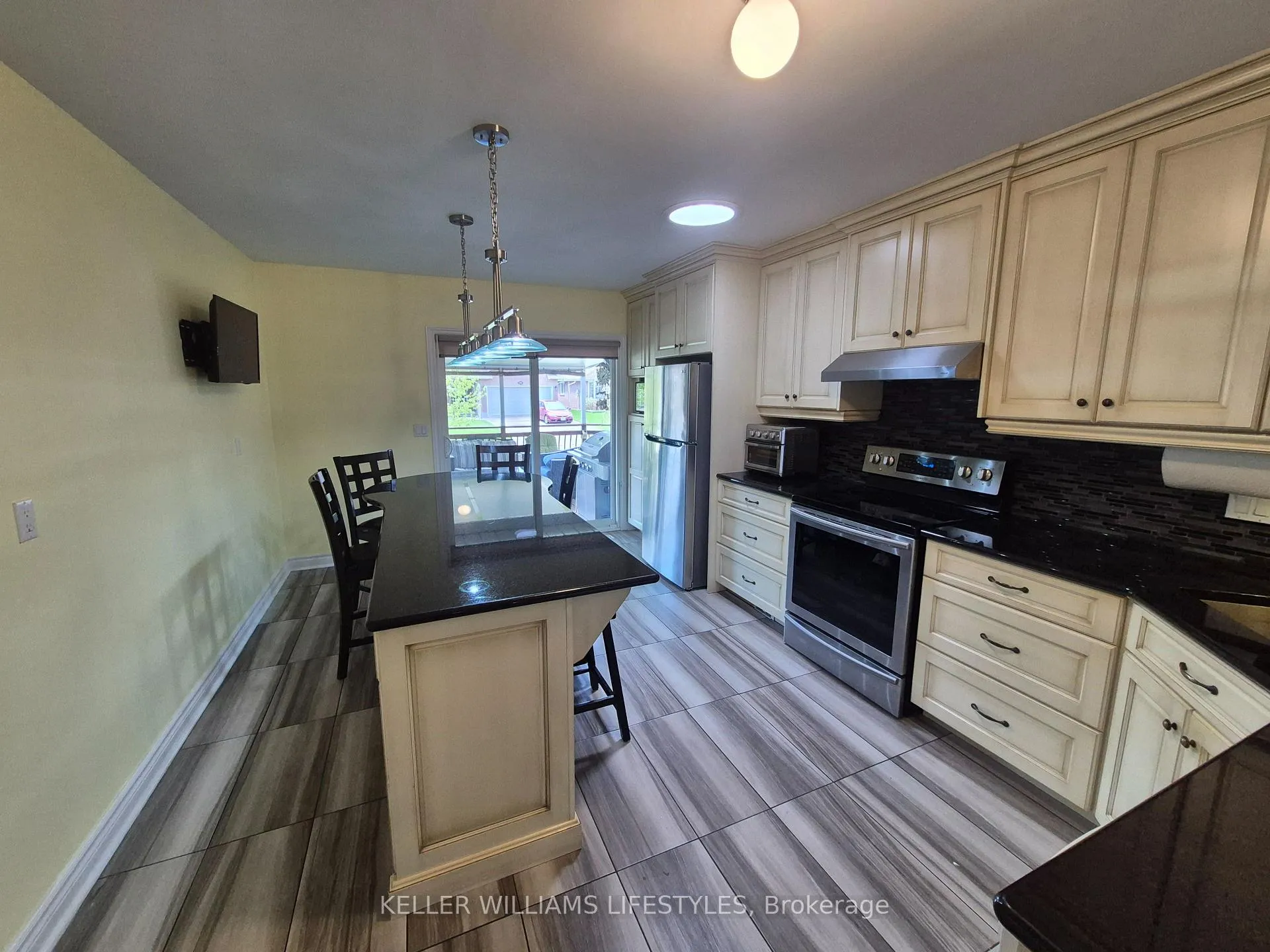 Photo 14 of 121 Cedarvale Crescent, Welland, N. Welland — HOMEH