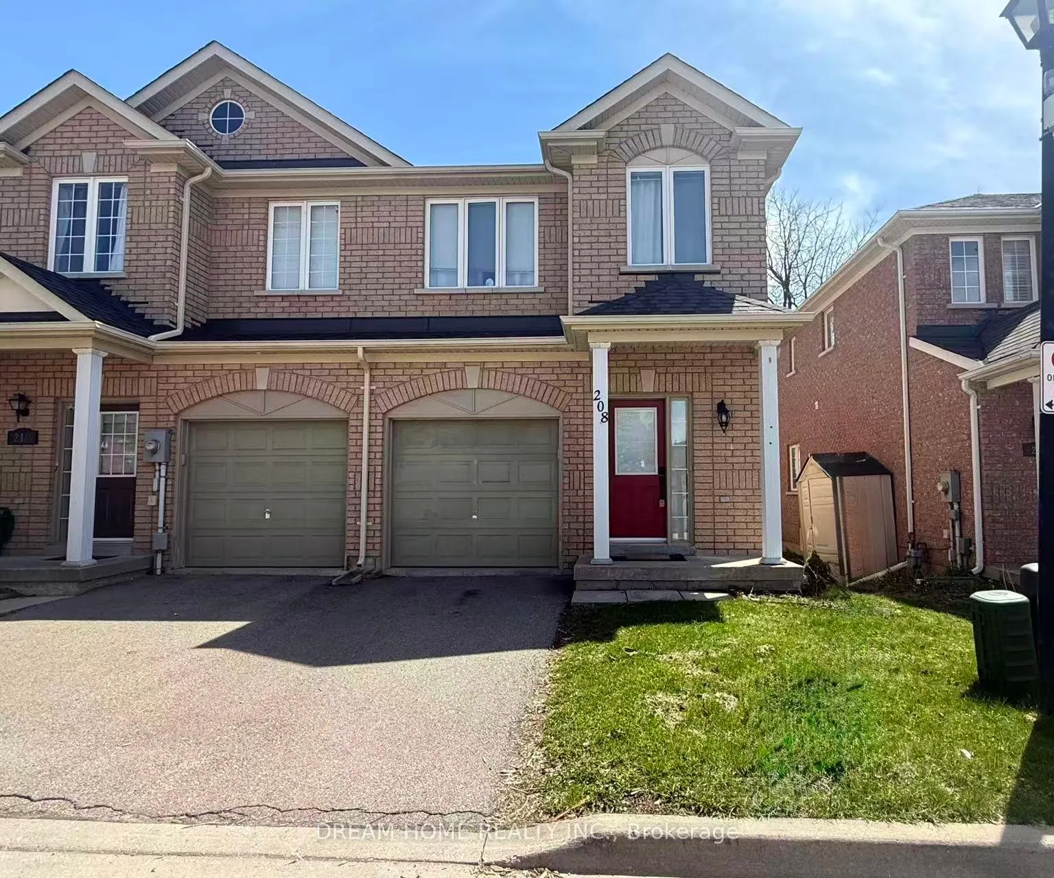 Photo 2 of 208 Tom Taylor Crescent, Newmarket, Summerhill Estates — HOMEH