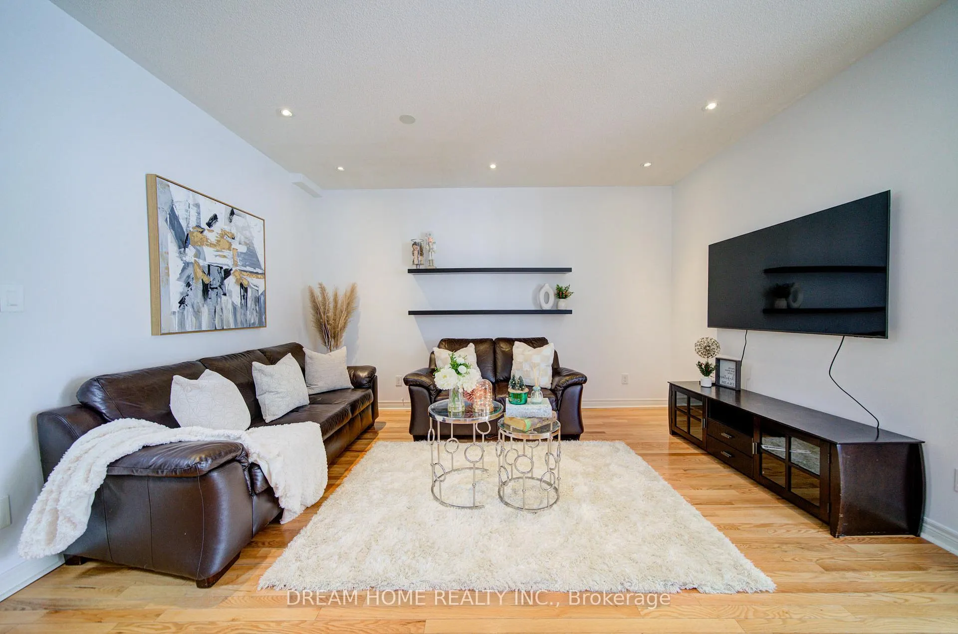 Photo 5 of 208 Tom Taylor Crescent, Newmarket, Summerhill Estates — HOMEH