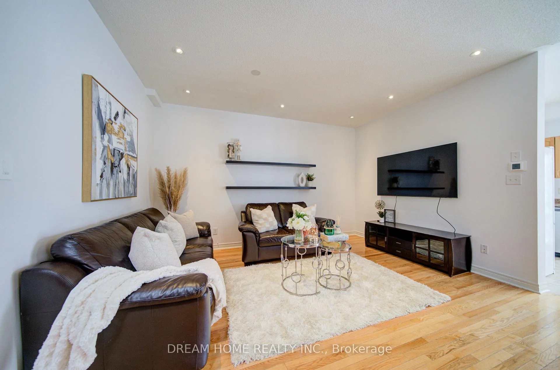 Photo 1 of 208 Tom Taylor Crescent, Newmarket, Summerhill Estates — HOMEH