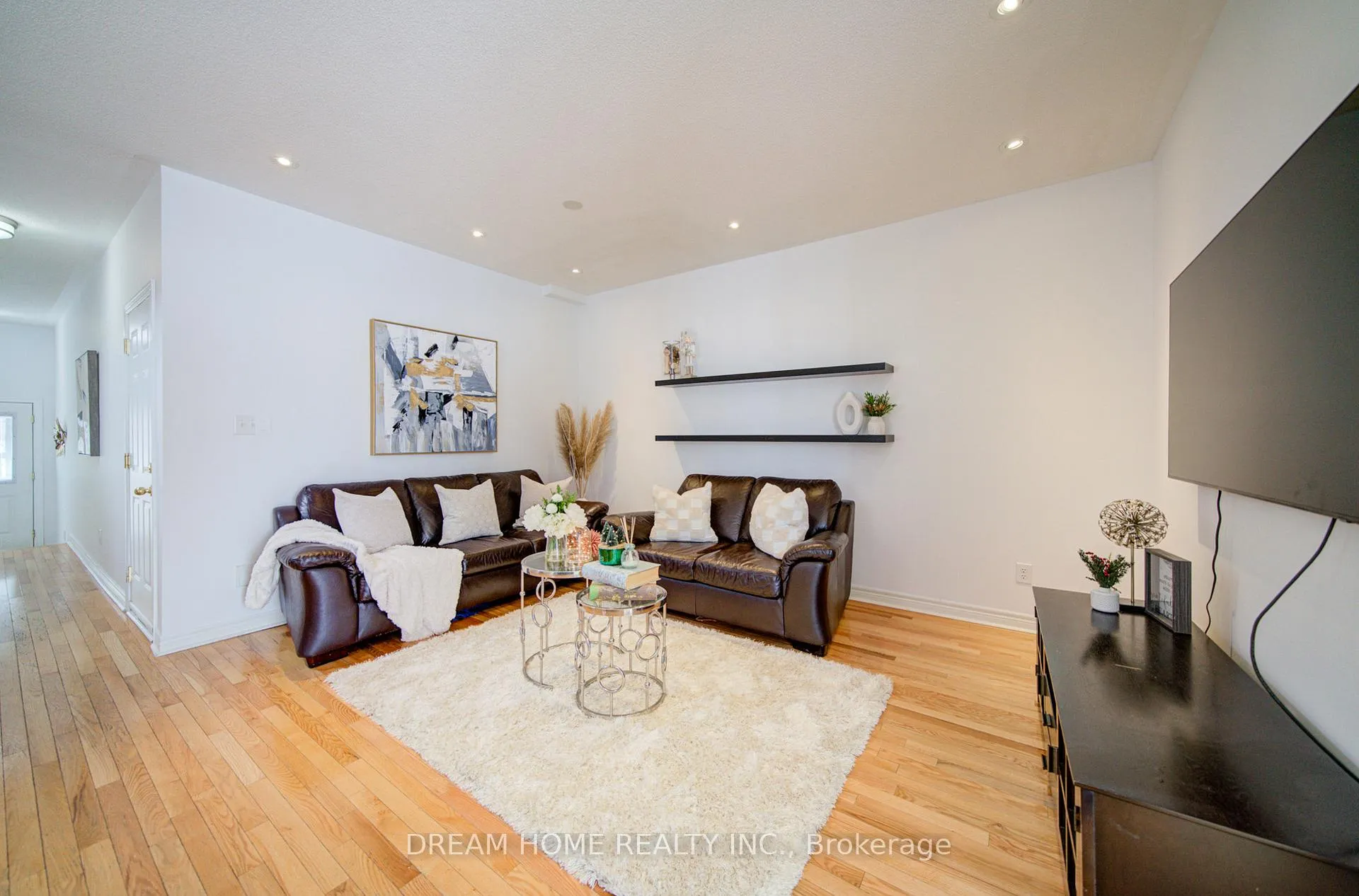 Photo 6 of 208 Tom Taylor Crescent, Newmarket, Summerhill Estates — HOMEH