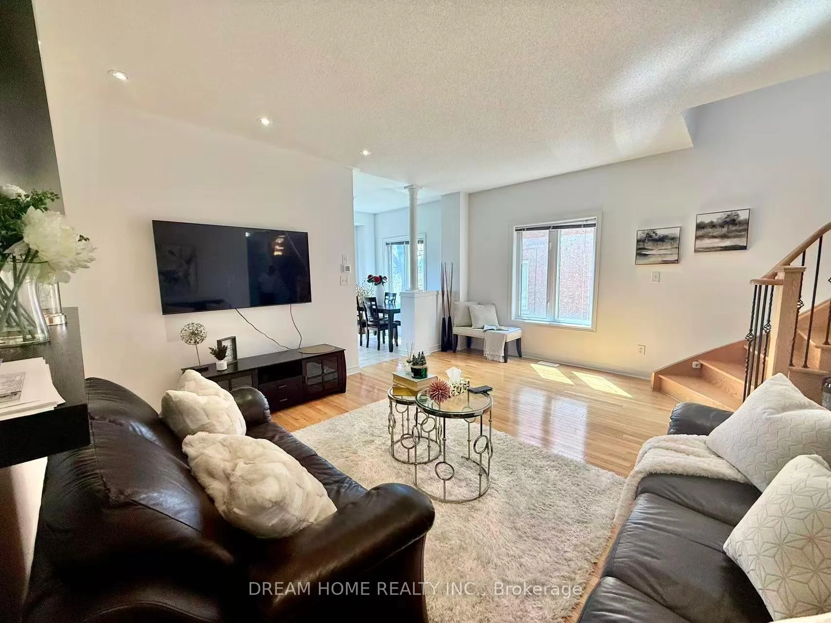 Photo 7 of 208 Tom Taylor Crescent, Newmarket, Summerhill Estates — HOMEH