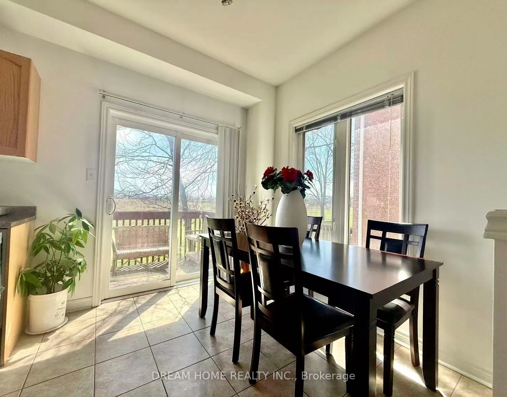 Photo 13 of 208 Tom Taylor Crescent, Newmarket, Summerhill Estates — HOMEH