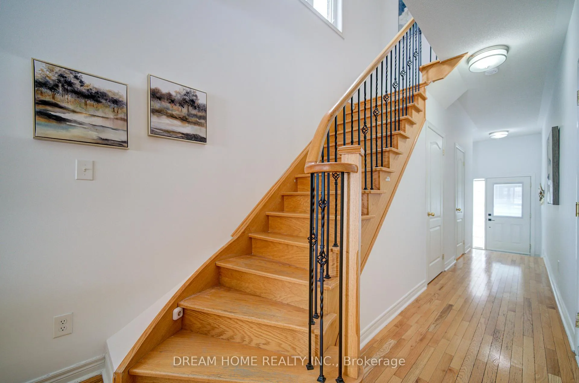 Photo 14 of 208 Tom Taylor Crescent, Newmarket, Summerhill Estates — HOMEH
