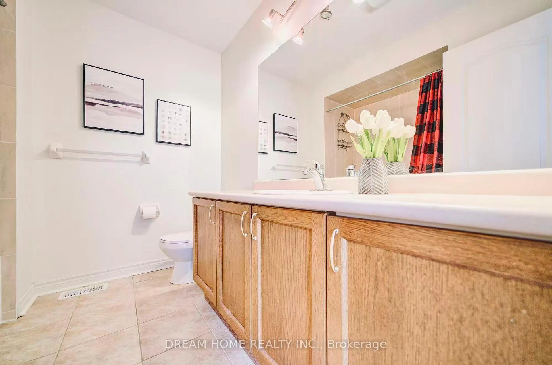 Photo 17 of 208 Tom Taylor Crescent, Newmarket, Summerhill Estates — HOMEH