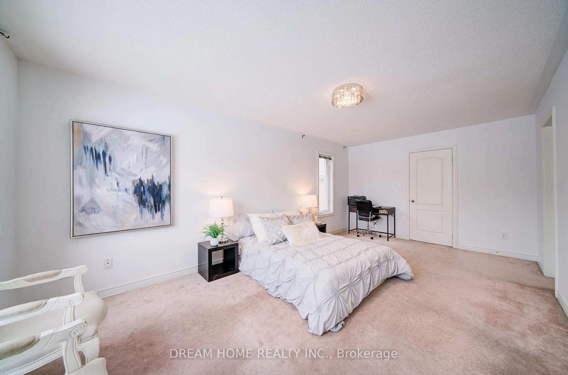 Photo 19 of 208 Tom Taylor Crescent, Newmarket, Summerhill Estates — HOMEH