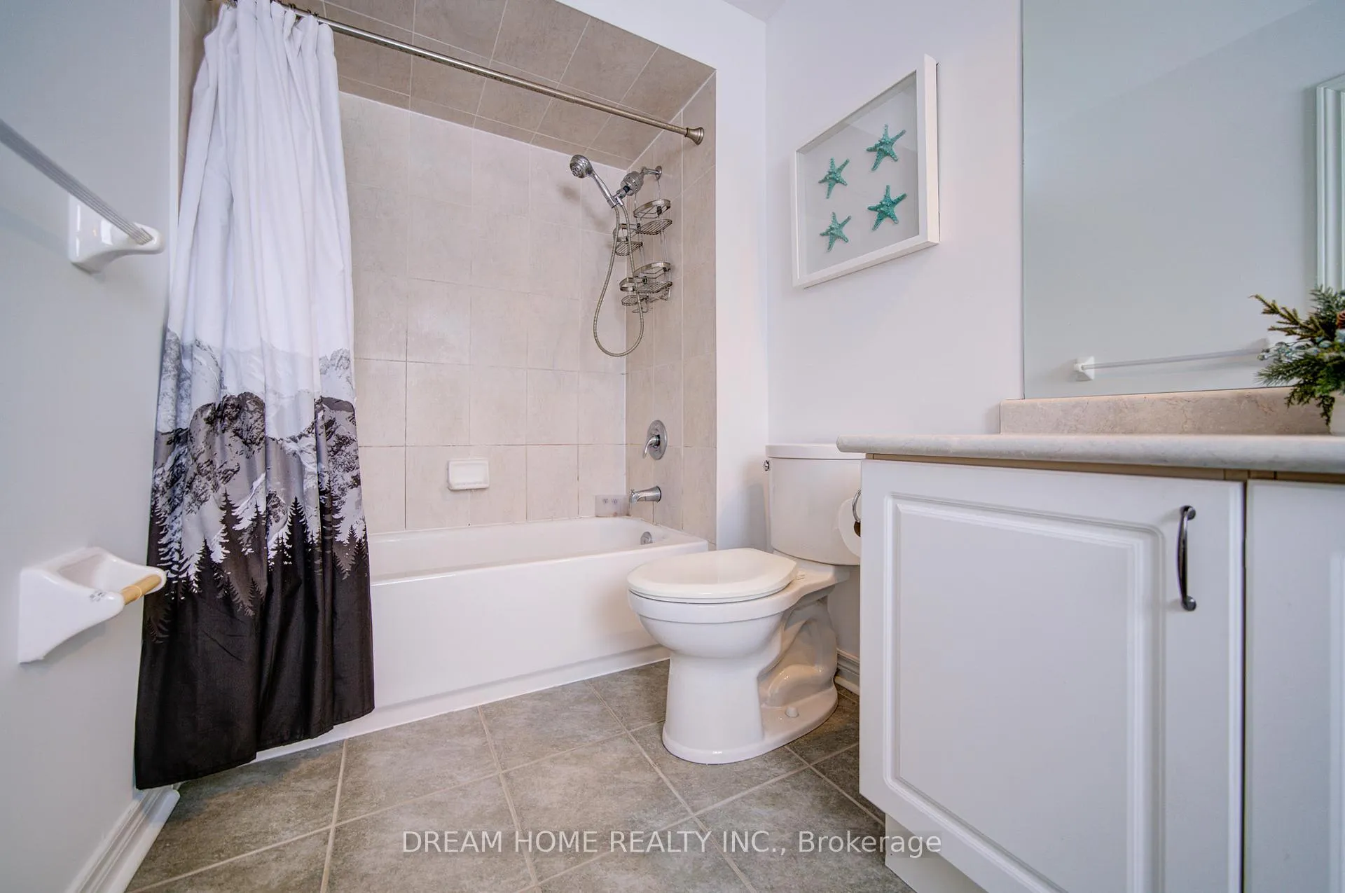 Photo 21 of 208 Tom Taylor Crescent, Newmarket, Summerhill Estates — HOMEH